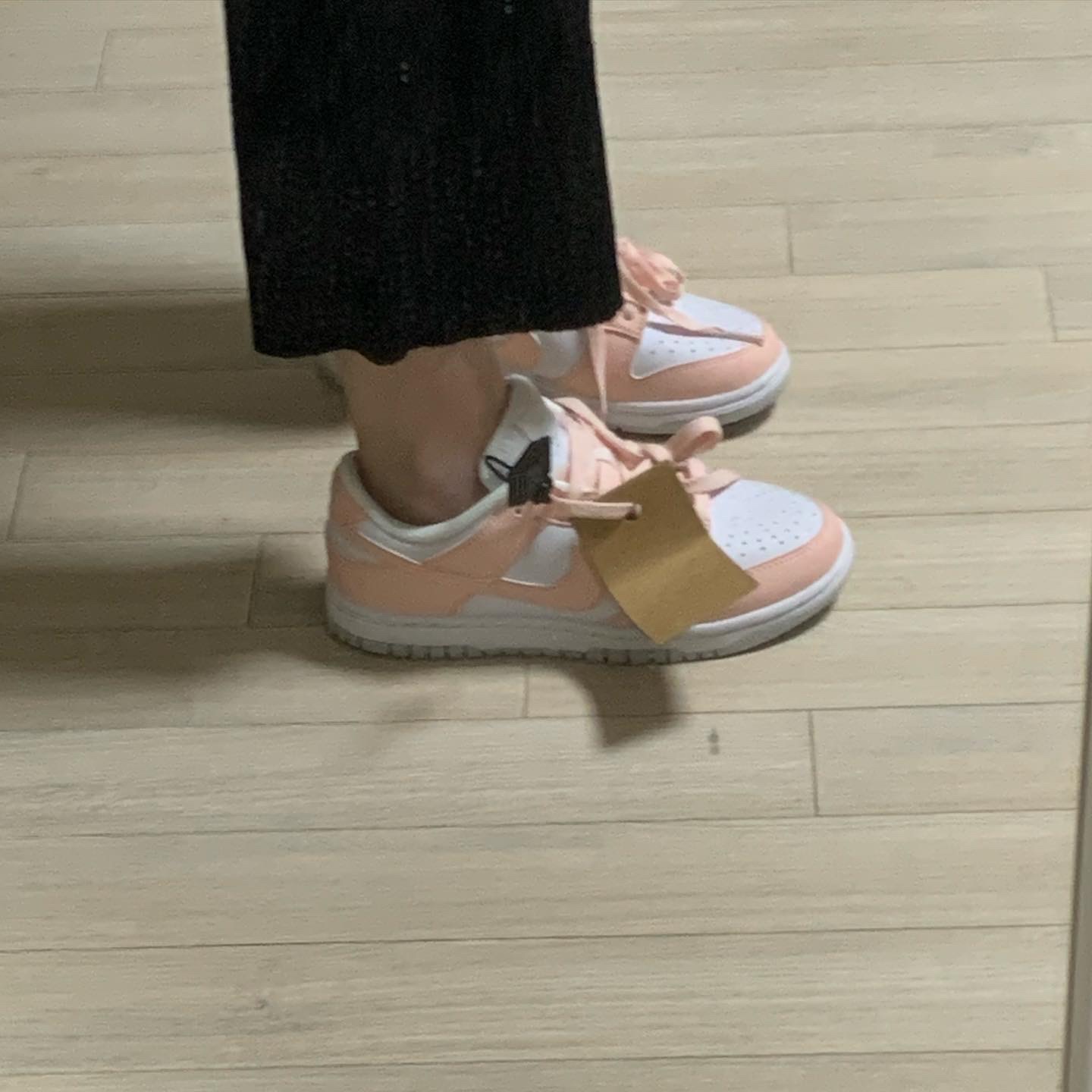 (W) Nike Dunk Low Next Nature Pale Coral 착용 스타일 - 3