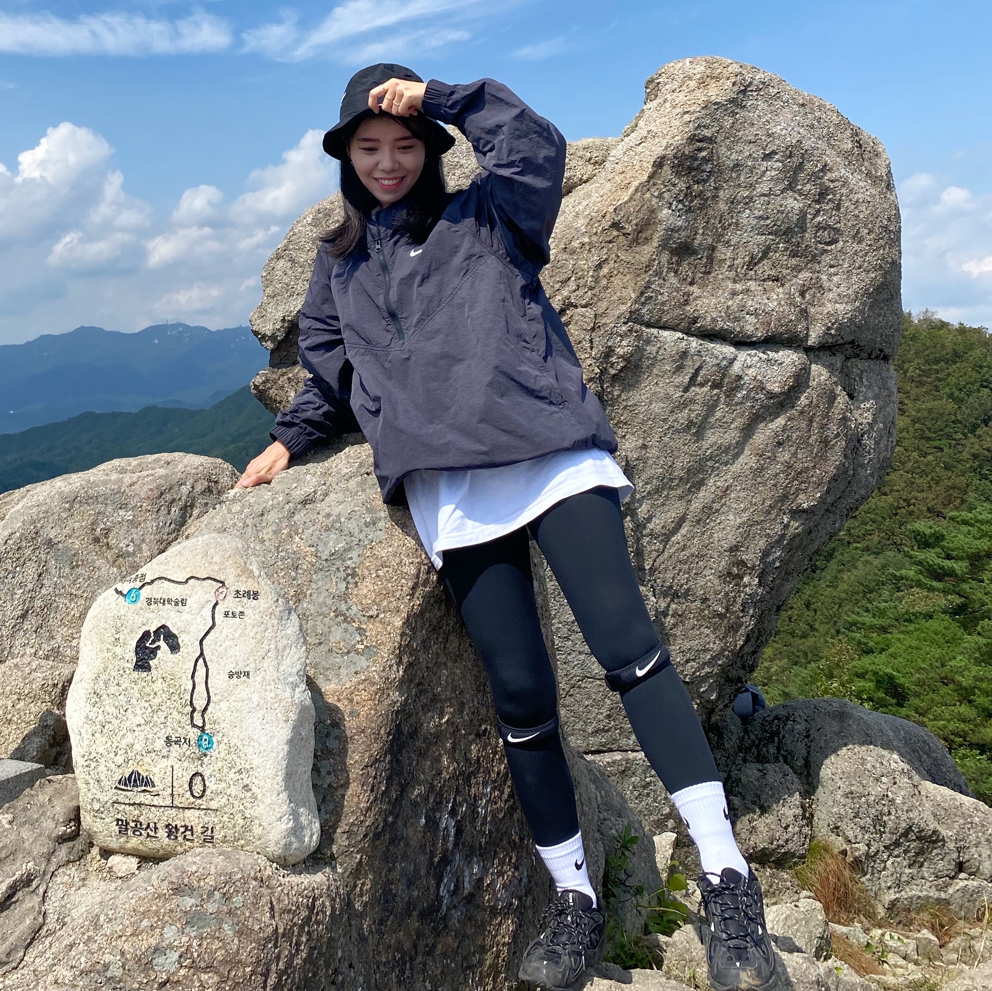 Nike x Stussy Windrunner Jacket Off Noir, Nike x Stussy Bucket Hat Black 착용 스타일 - 2