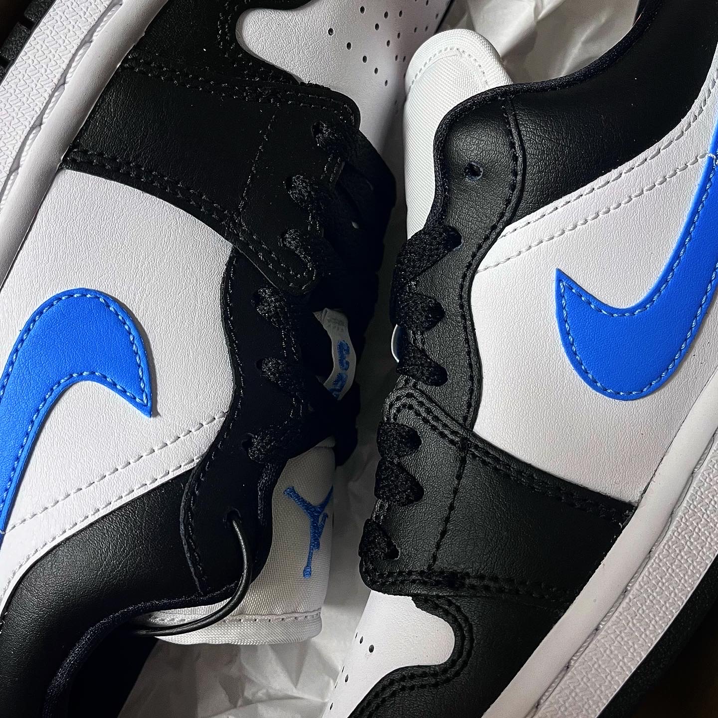 (W) Jordan 1 Low Black University Blue 착용 스타일 - 3