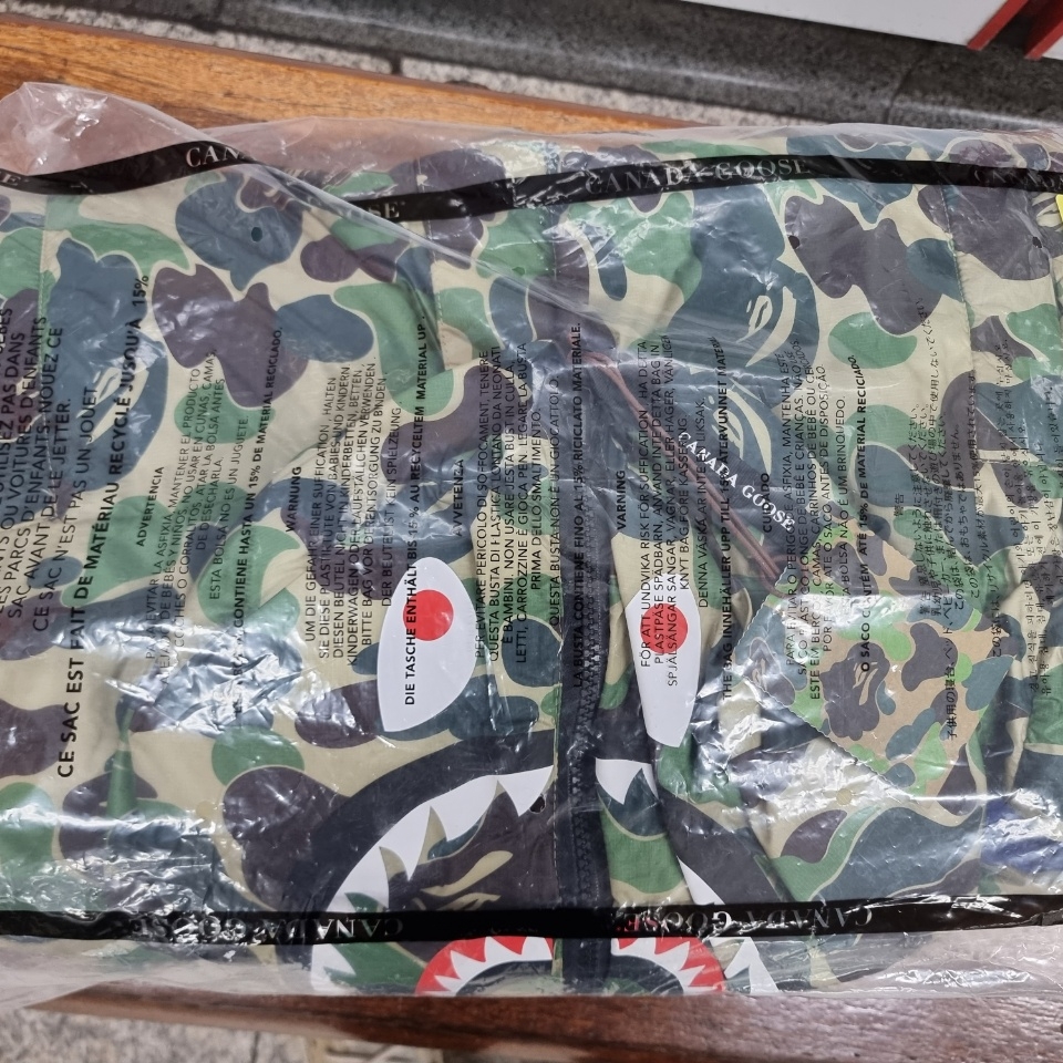 Canada Goose x Concepts x BAPE Reversible Crofton Shark Hoody Pacific Blue Giant ABC Camo 착용 스타일