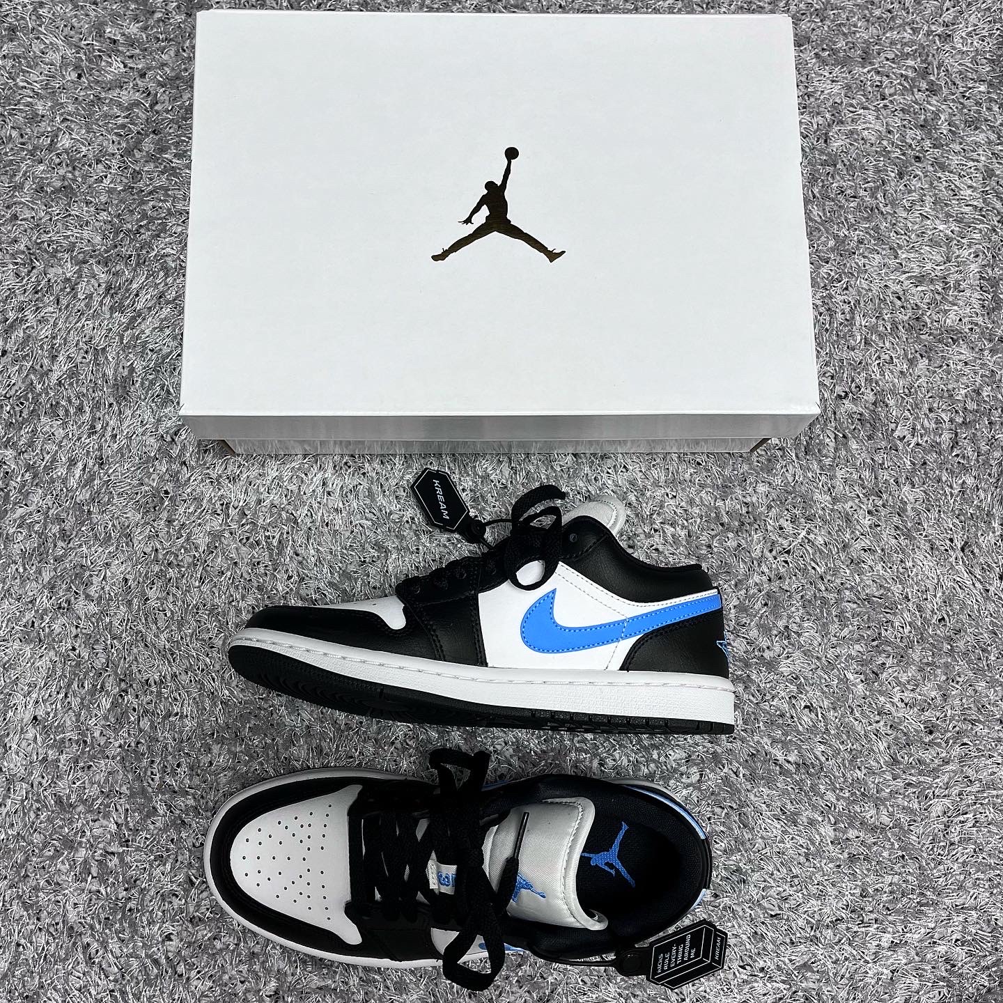(W) Jordan 1 Low Black University Blue 착용 스타일 - 2