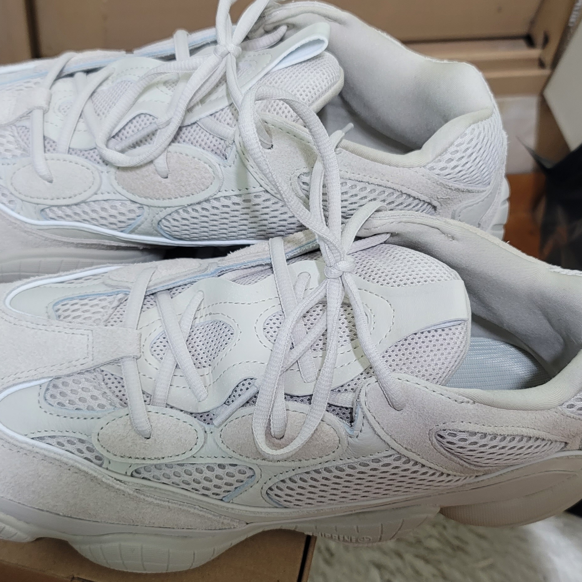 Adidas Yeezy 500 Blush 2022 착용 스타일