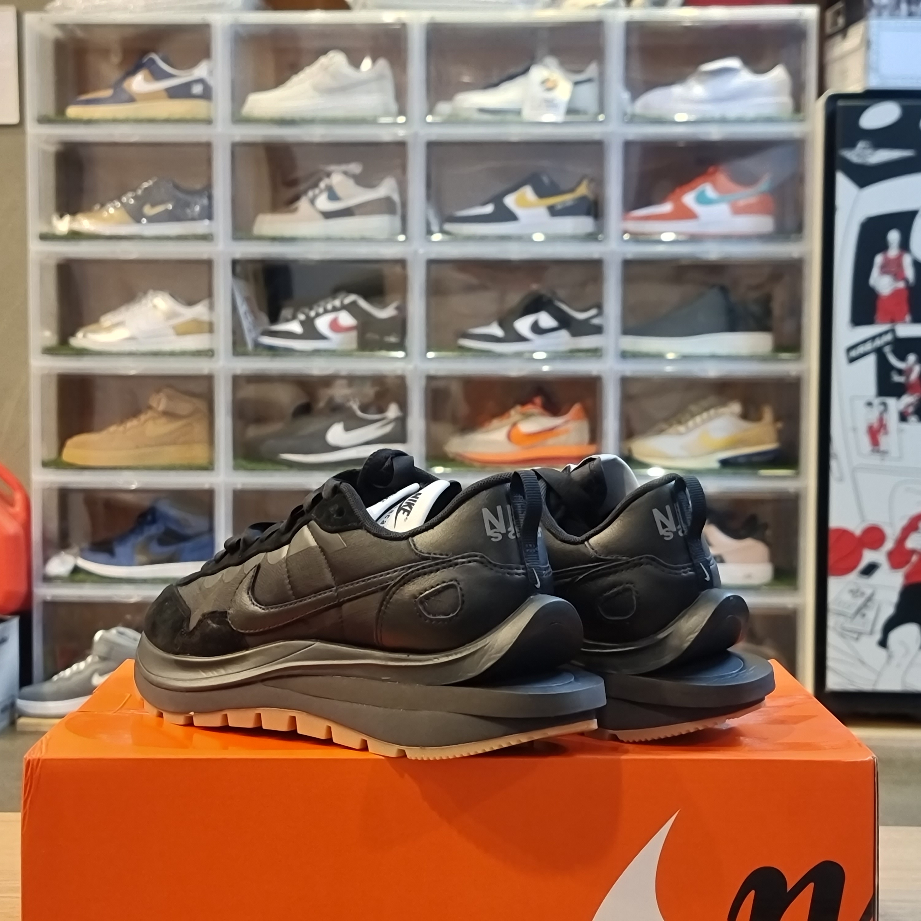 Nike x Sacai VaporWaffle Black and Gum, [KREAM Exclusive] KREAM x Kim Jungyoun - Samsung BESPOKE Limited Edition Shoe Dressser 착용 스타일 - 1