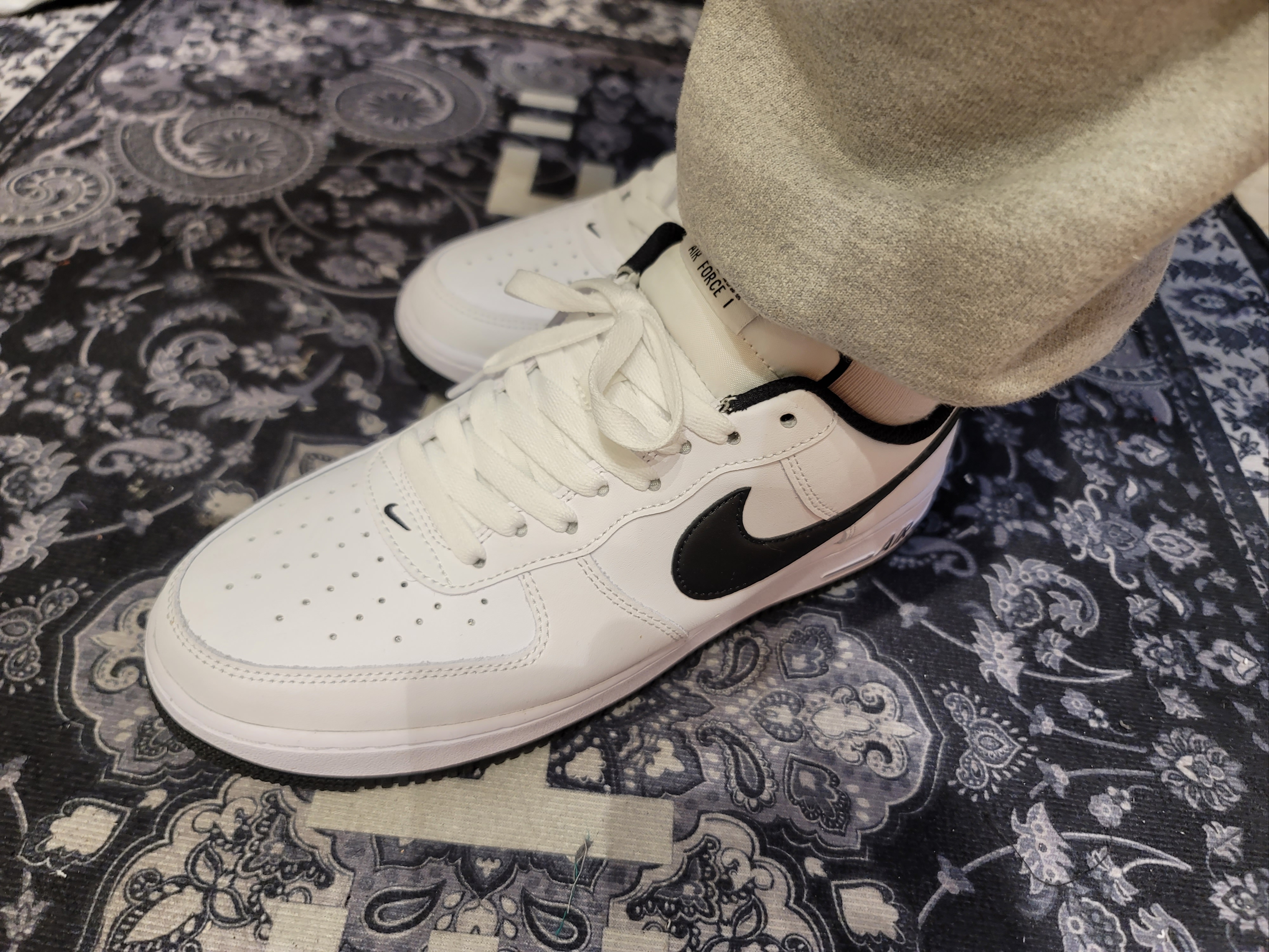 Nike Air Force 1 '07 White Black 착용 스타일 - 4