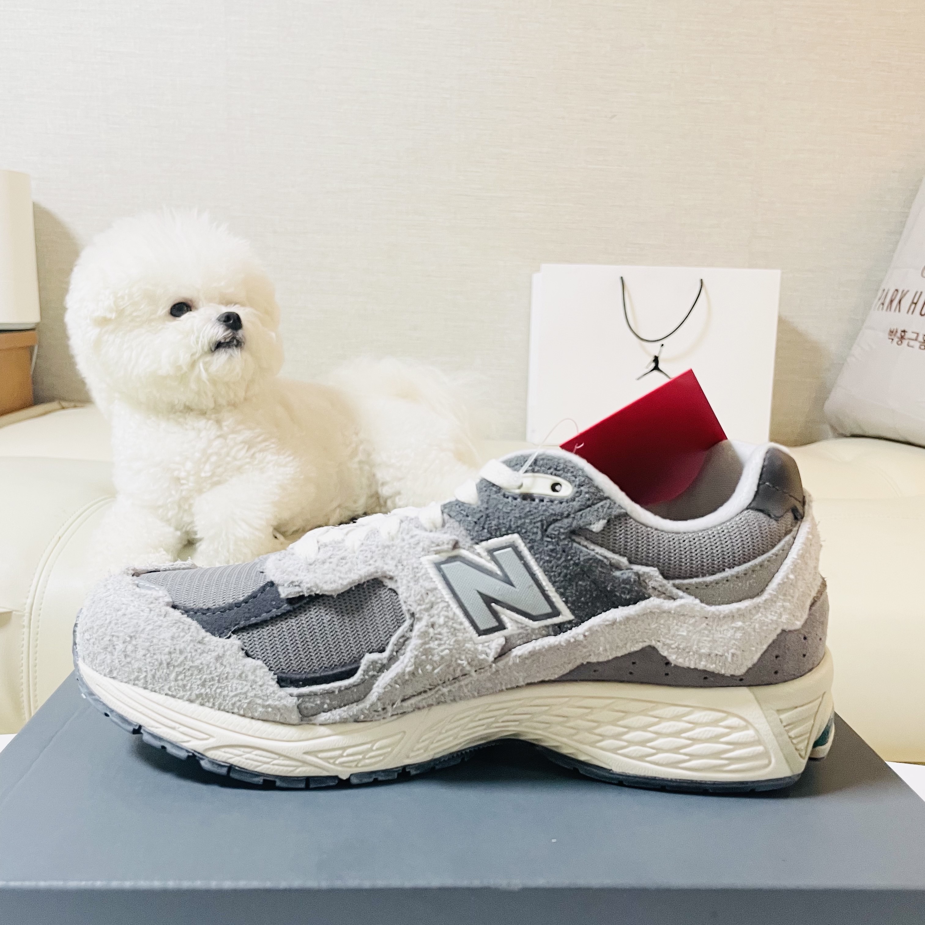 New Balance 2002R Protection Pack Rain Cloud 착용 스타일