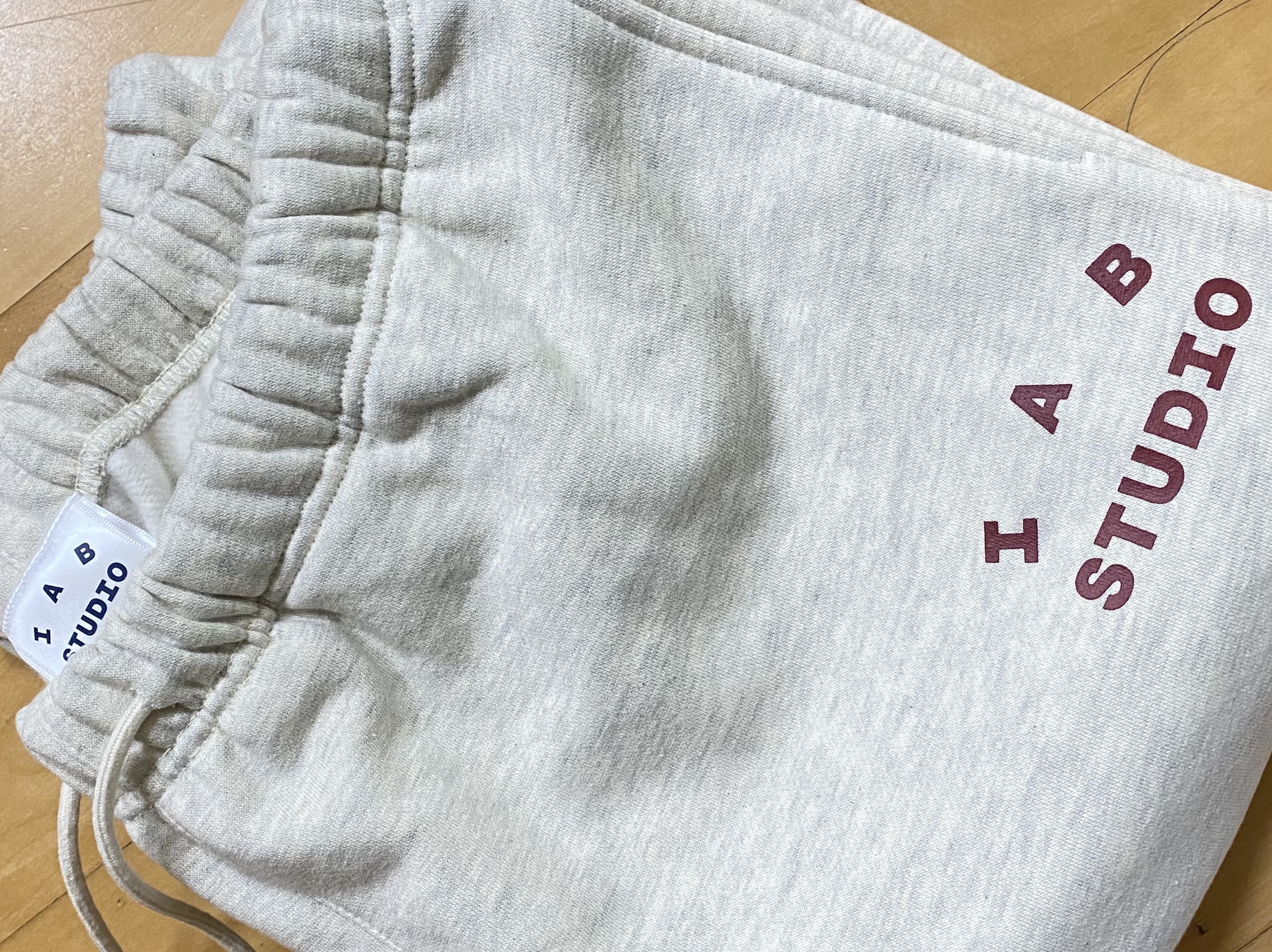 IAB Studio Sweatpants Oatmeal Burgundy - 22SS 착용 스타일