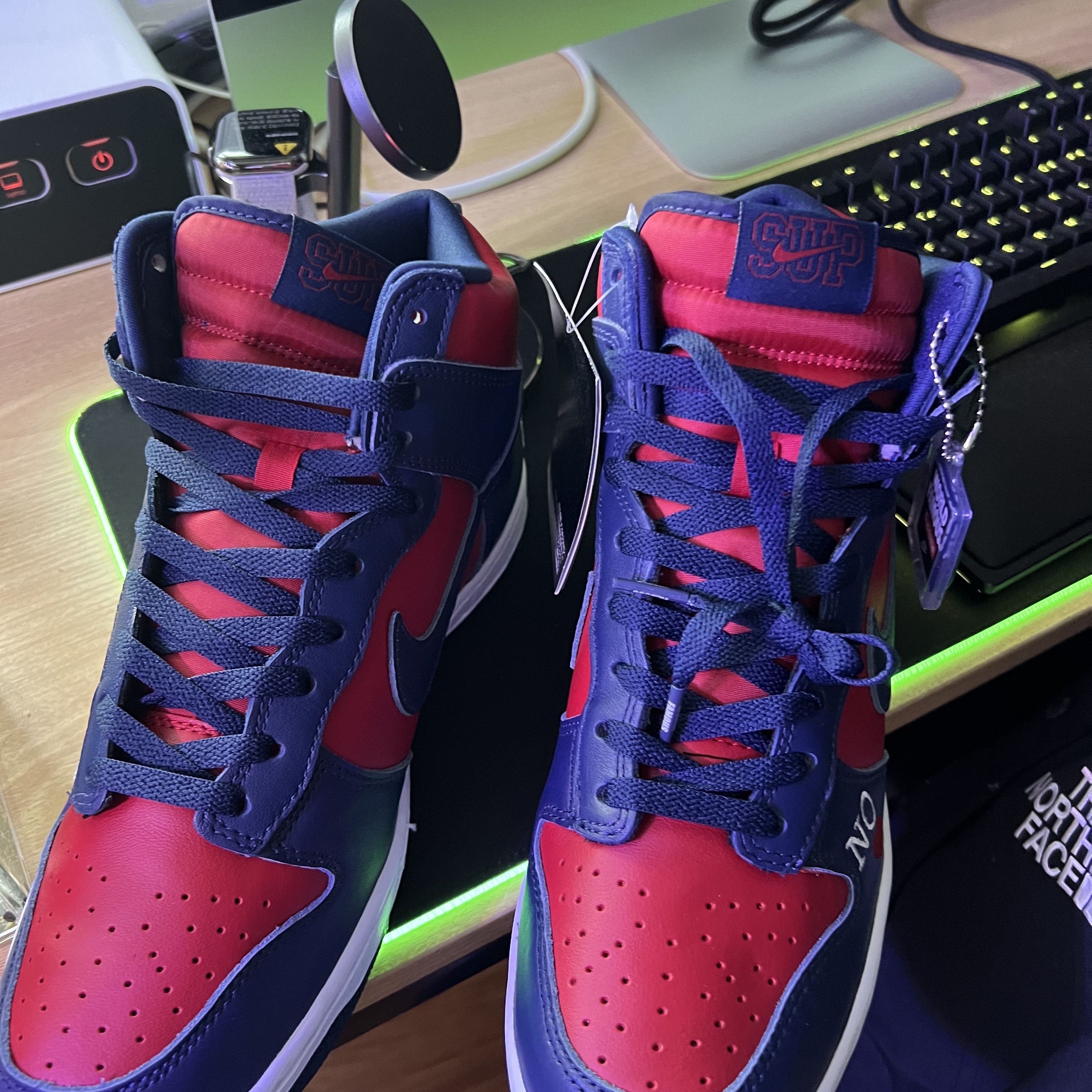 Nike x Supreme SB Dunk High OG QS By Any Means Varsity Red Midnight Navy, Supreme x The North Face RTG Jacket + Vest Black - 20SS 착용 스타일 - 4