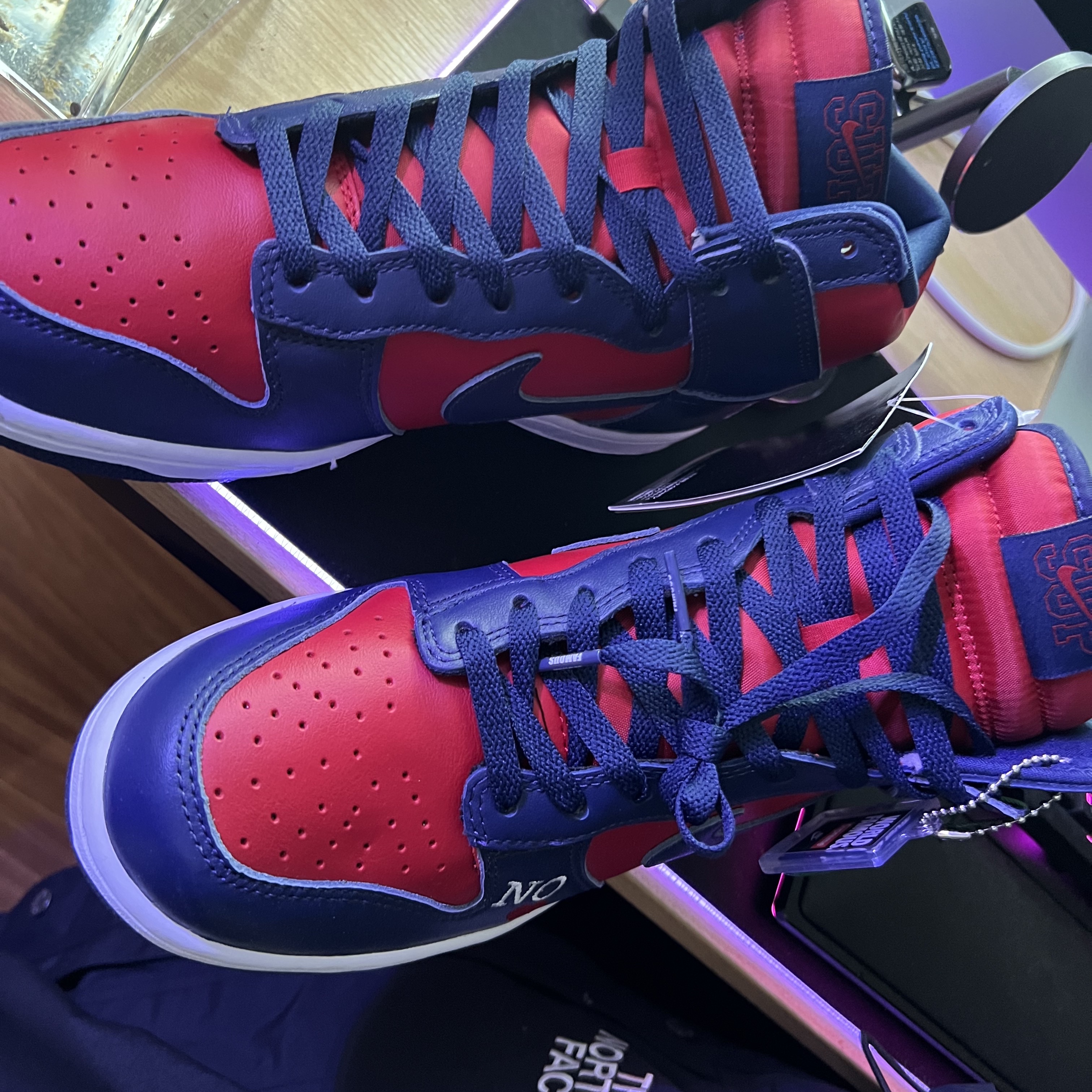 Nike x Supreme SB Dunk High OG QS By Any Means Varsity Red Midnight Navy, Supreme x The North Face RTG Jacket + Vest Black - 20SS 착용 스타일 - 3