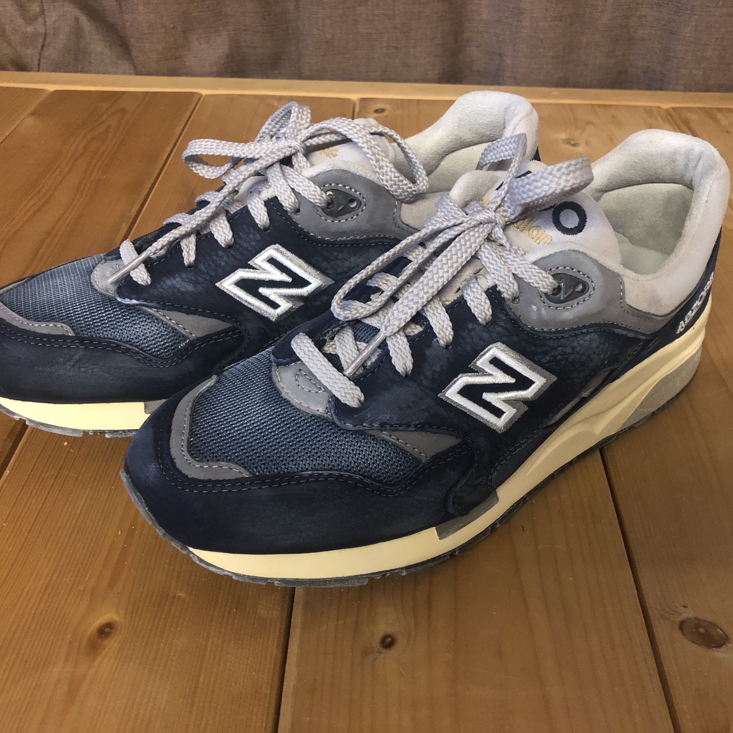 New Balance 1600 Premium Vintage Navy 착용 스타일 - 1