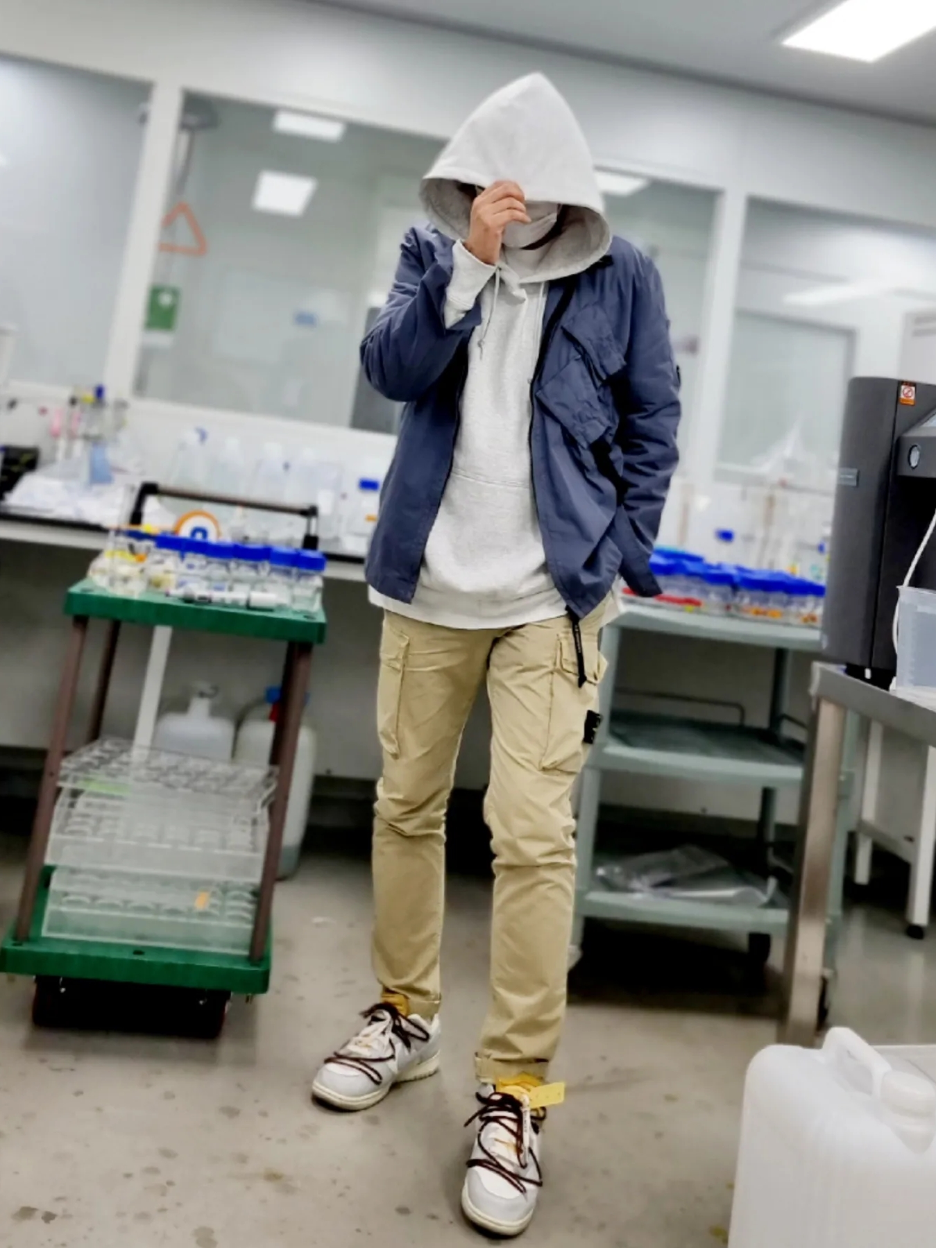 Stone Island 318WA Old Dye Treatment Cargo Pants Sand - 21SS, Stussy Basic Stussy Hoodie Ash Heather 2021 착용 스타일 - 2