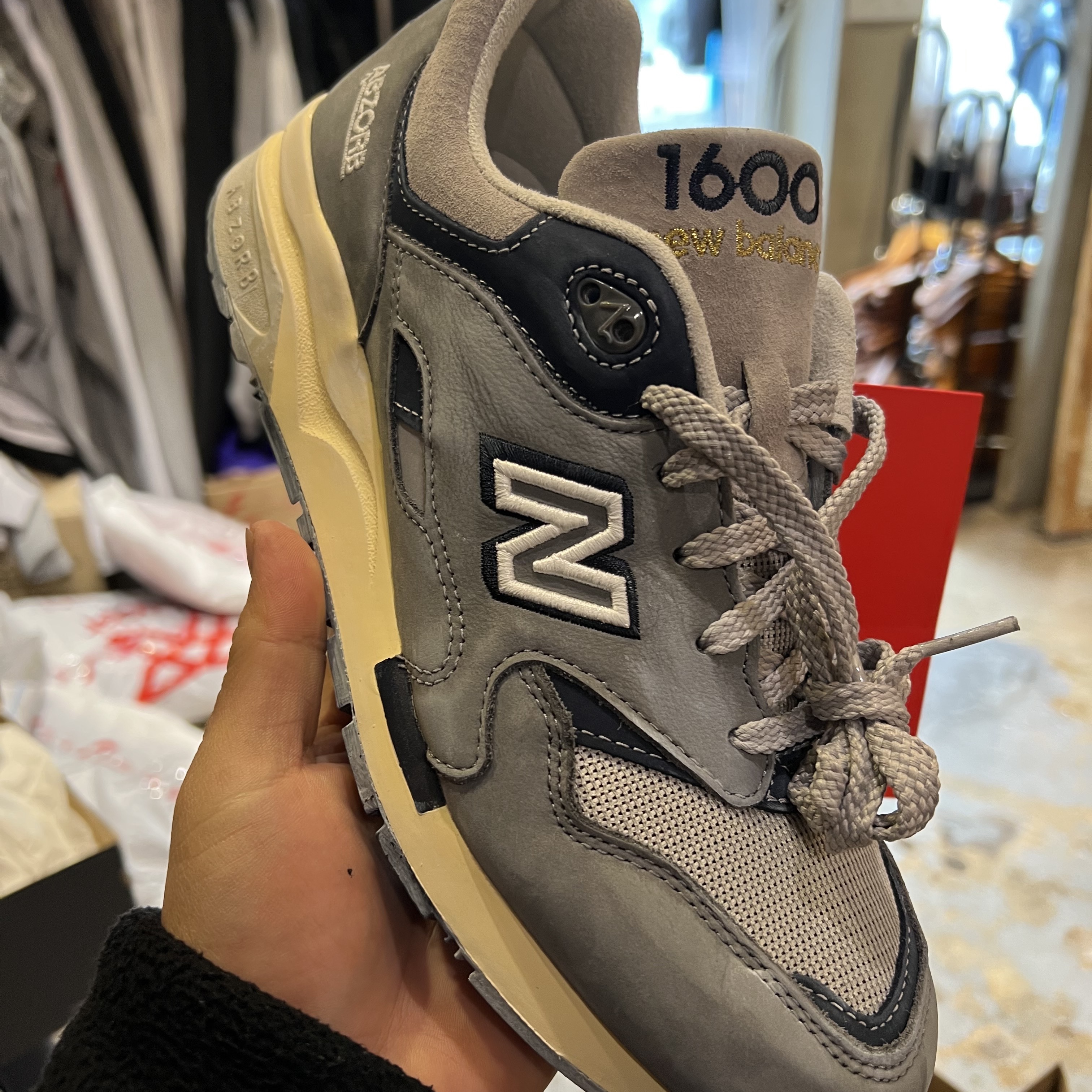 New Balance 1600 Premium Vintage Grey 착용 스타일
