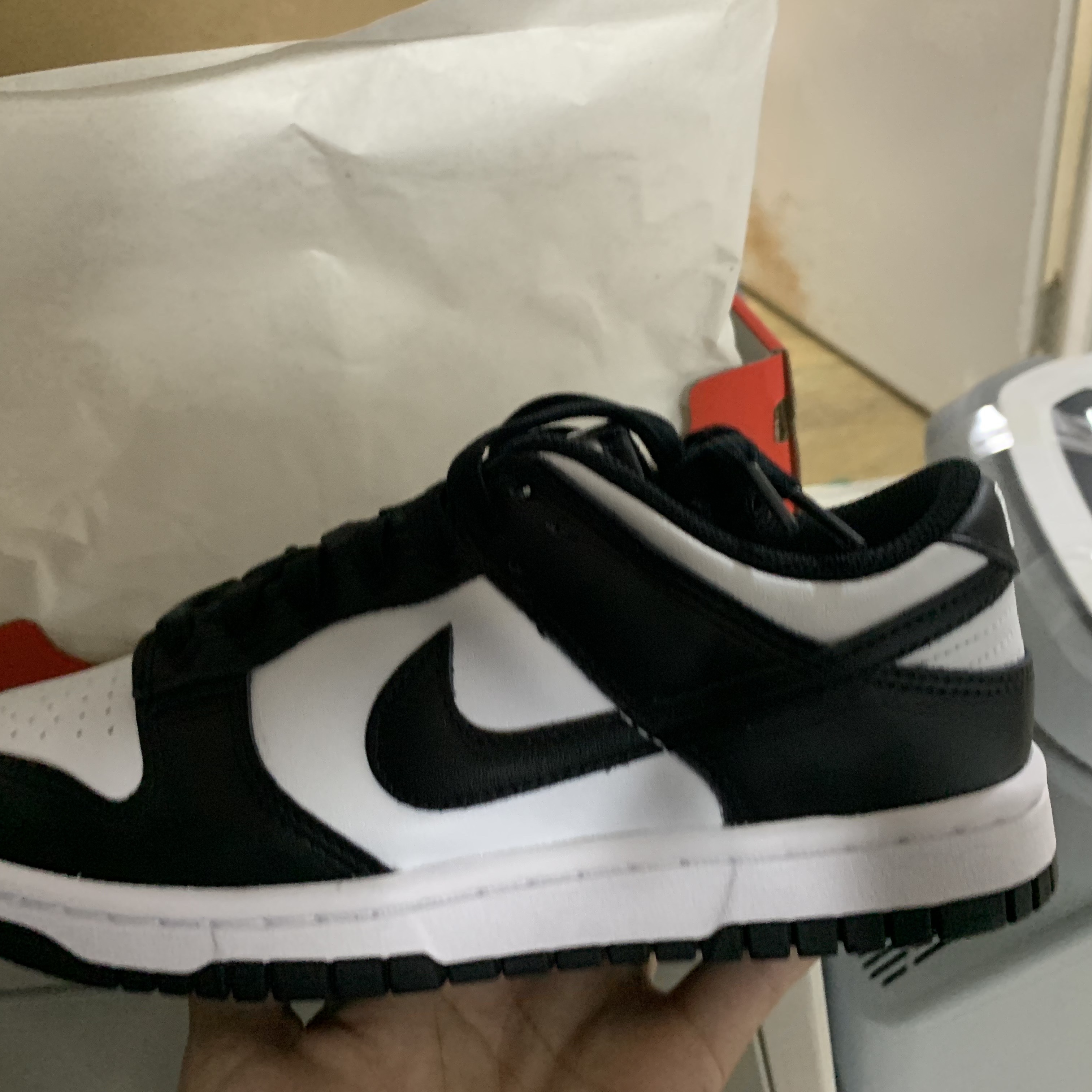 (W) Nike Dunk Low Black 착용 스타일 - 1
