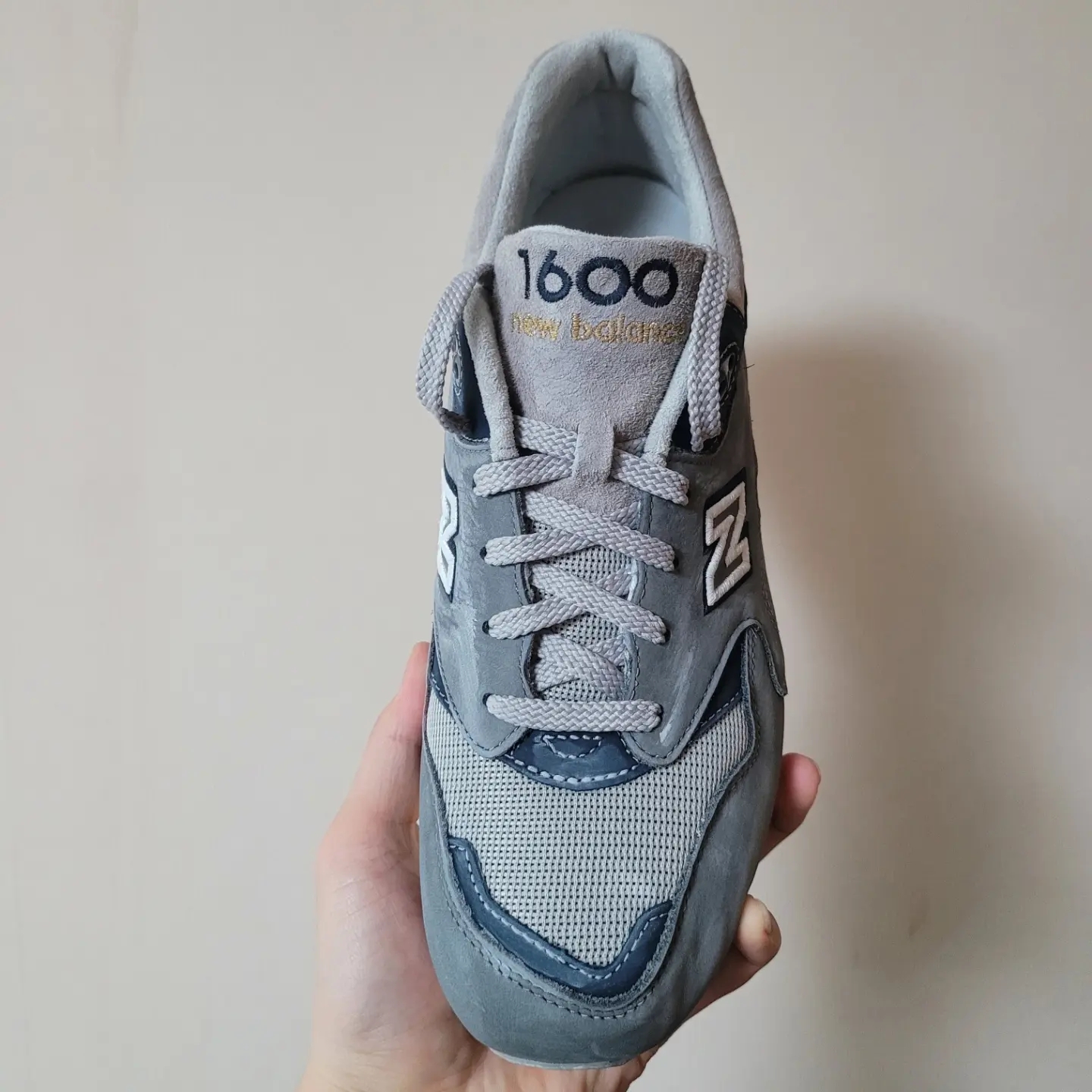 New Balance 1600 Premium Vintage Grey 착용 스타일 - 2