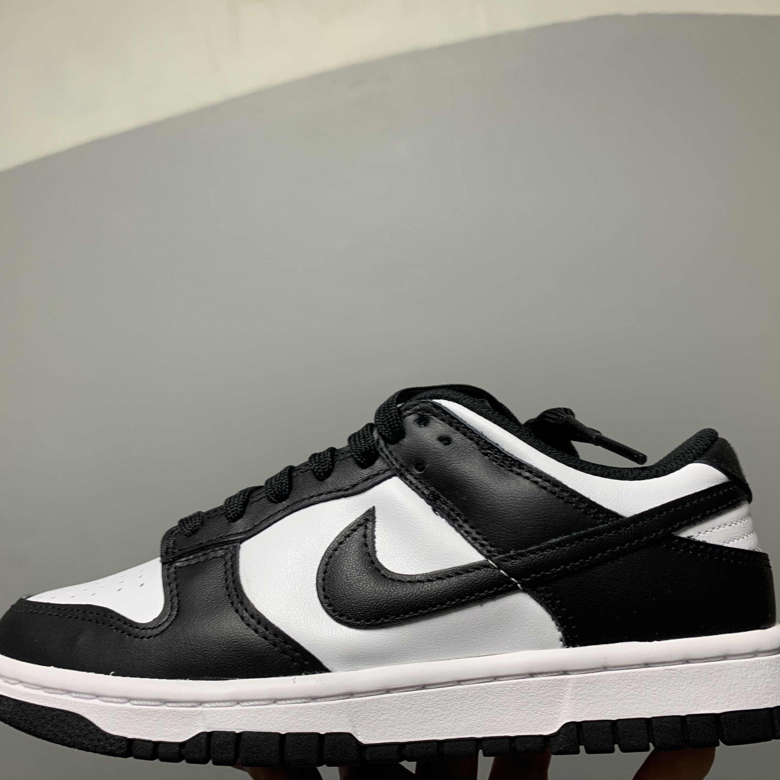 (W) Nike Dunk Low Black 착용 스타일 - 3
