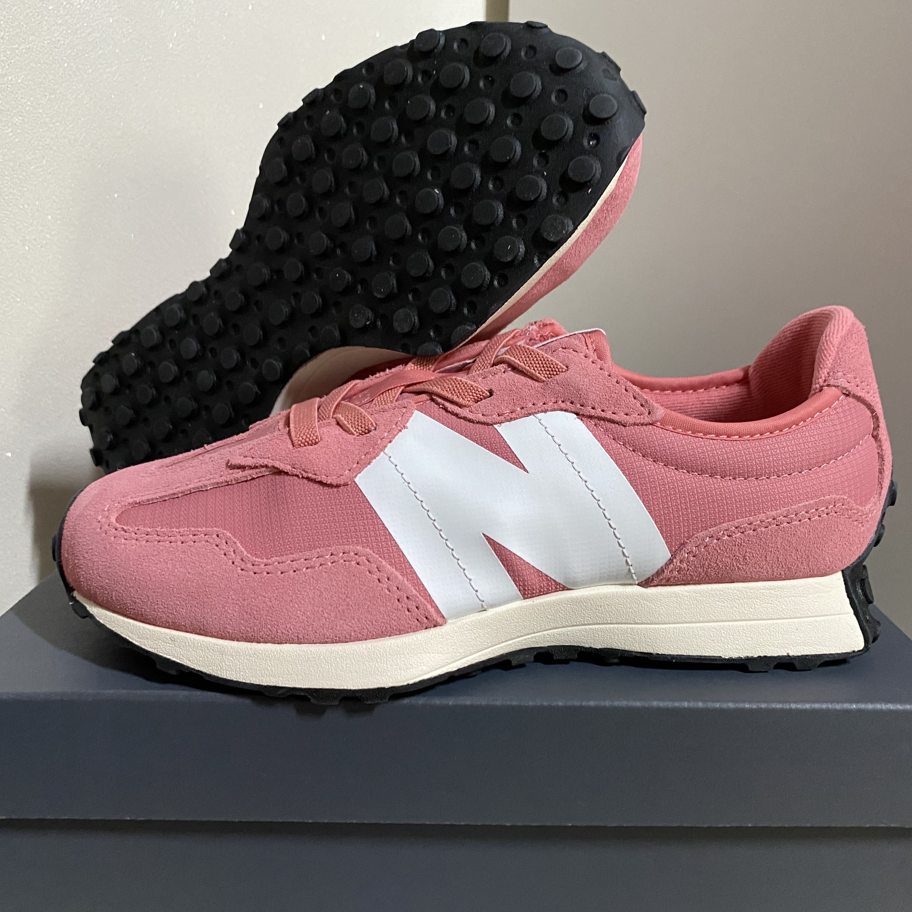 (PS) New Balance 327 Pink - W Wide 착용 스타일 - 1
