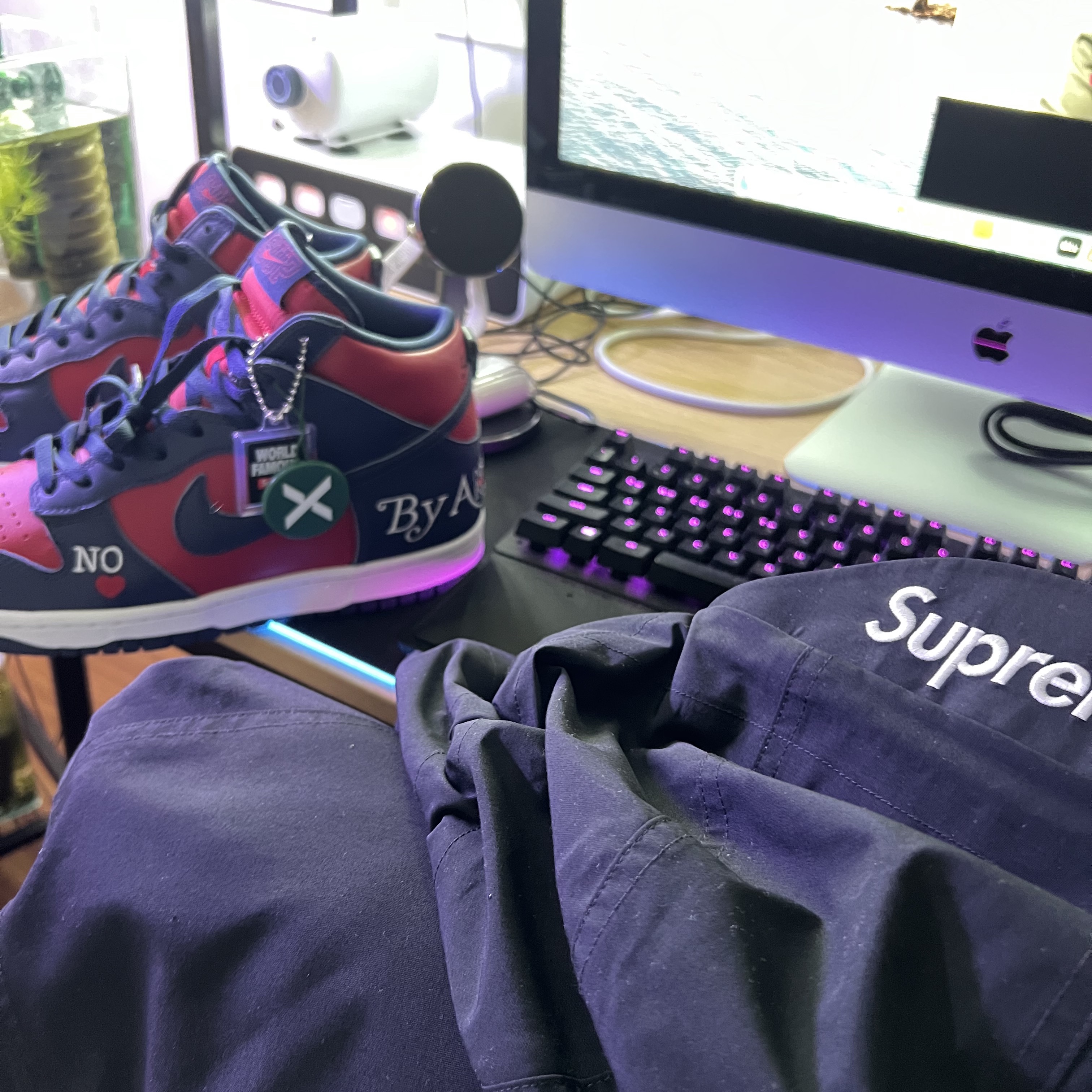 Nike x Supreme SB Dunk High OG QS By Any Means Varsity Red Midnight Navy, Supreme x The North Face RTG Jacket + Vest Black - 20SS 착용 스타일 - 2