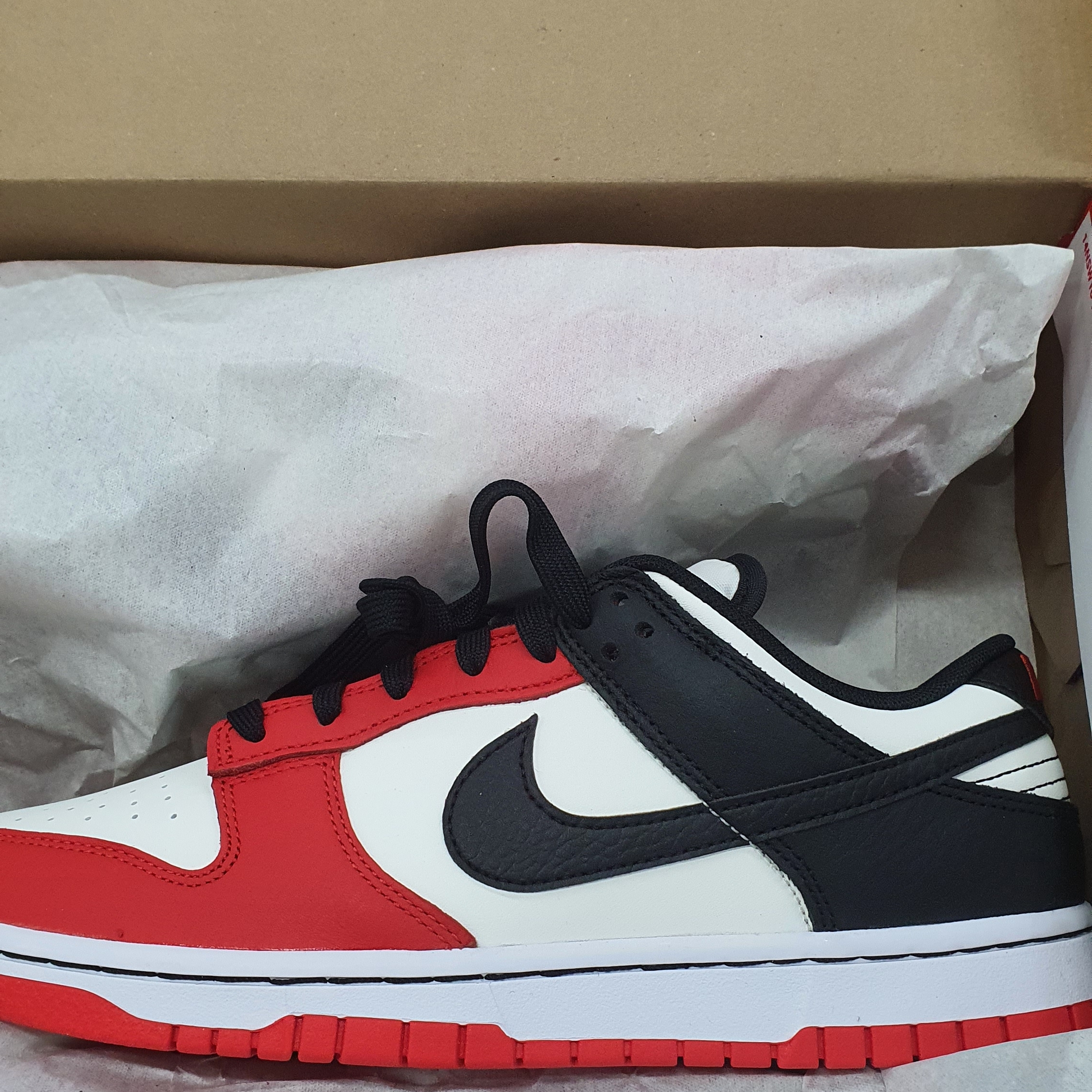 Nike x NBA Dunk Low Retro EMB Black and Chile Red 착용 스타일