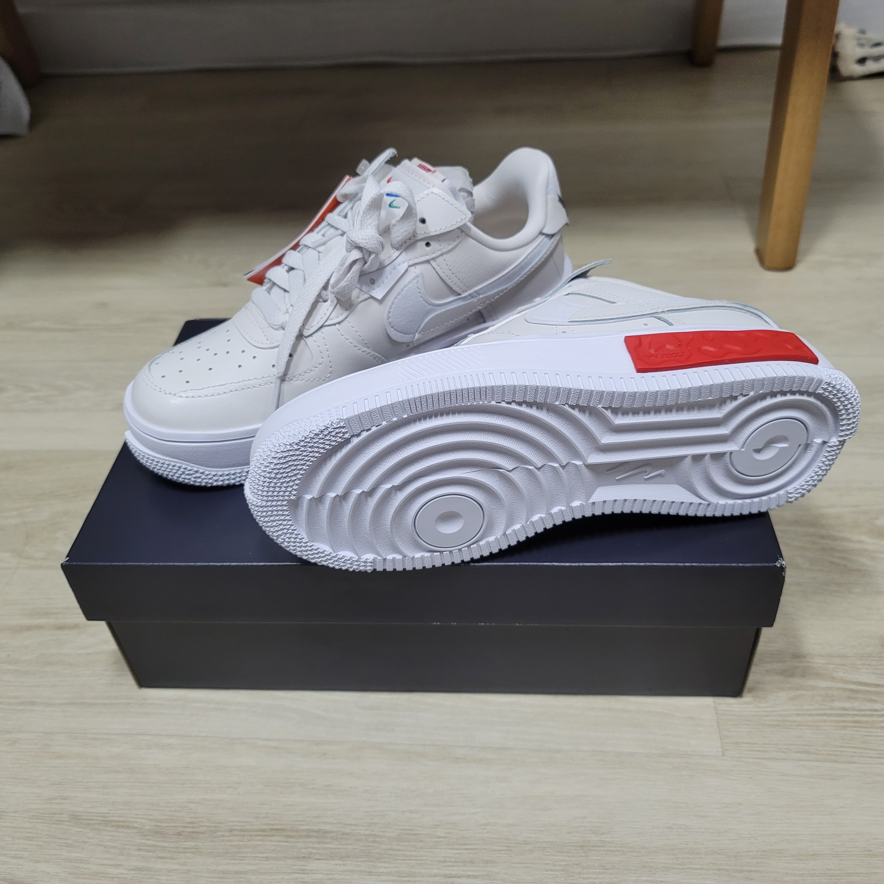 (W) Nike Air Force 1 Fontanka Phantom White 착용 스타일 - 1