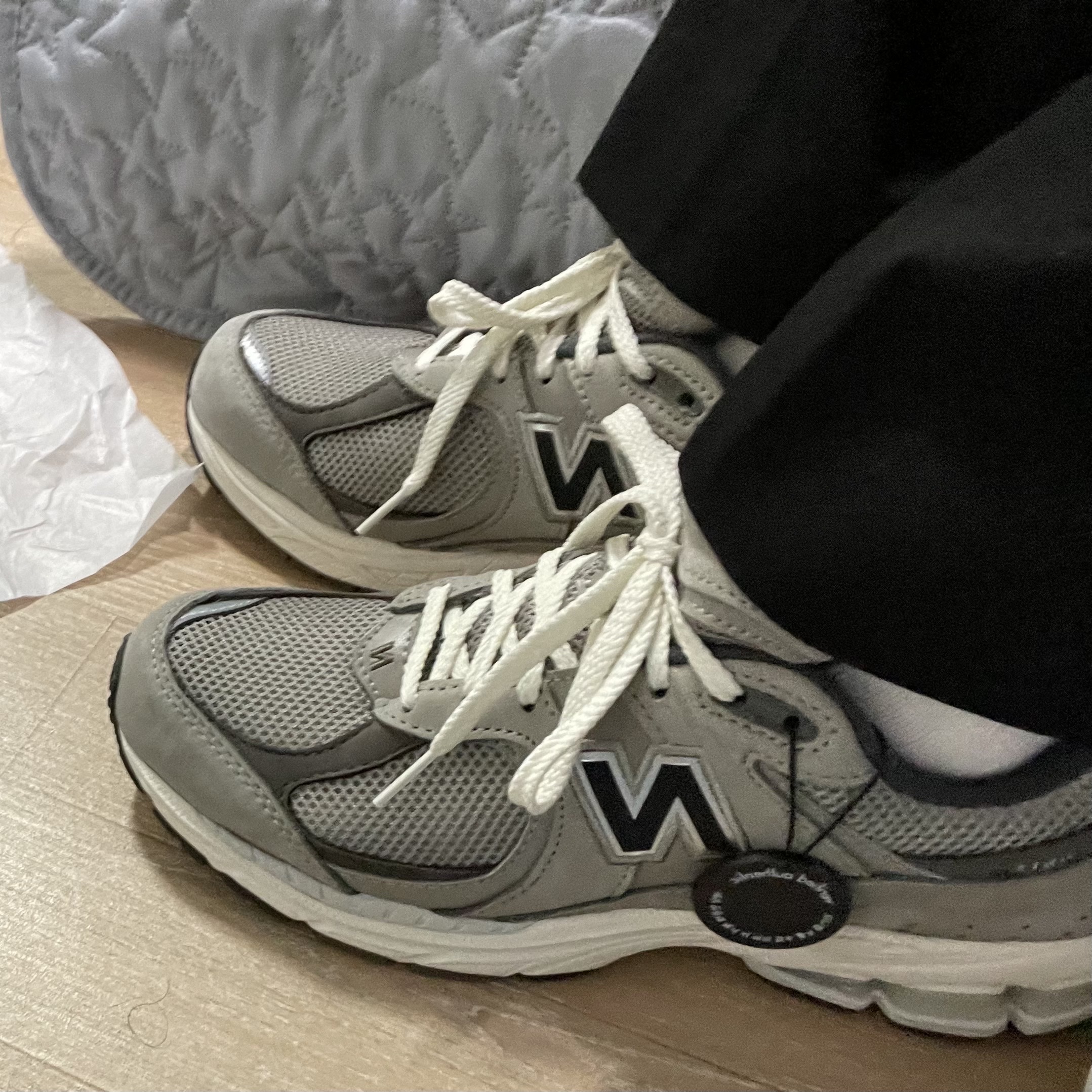 New Balance 2002 Warm Alpaca 착용 스타일