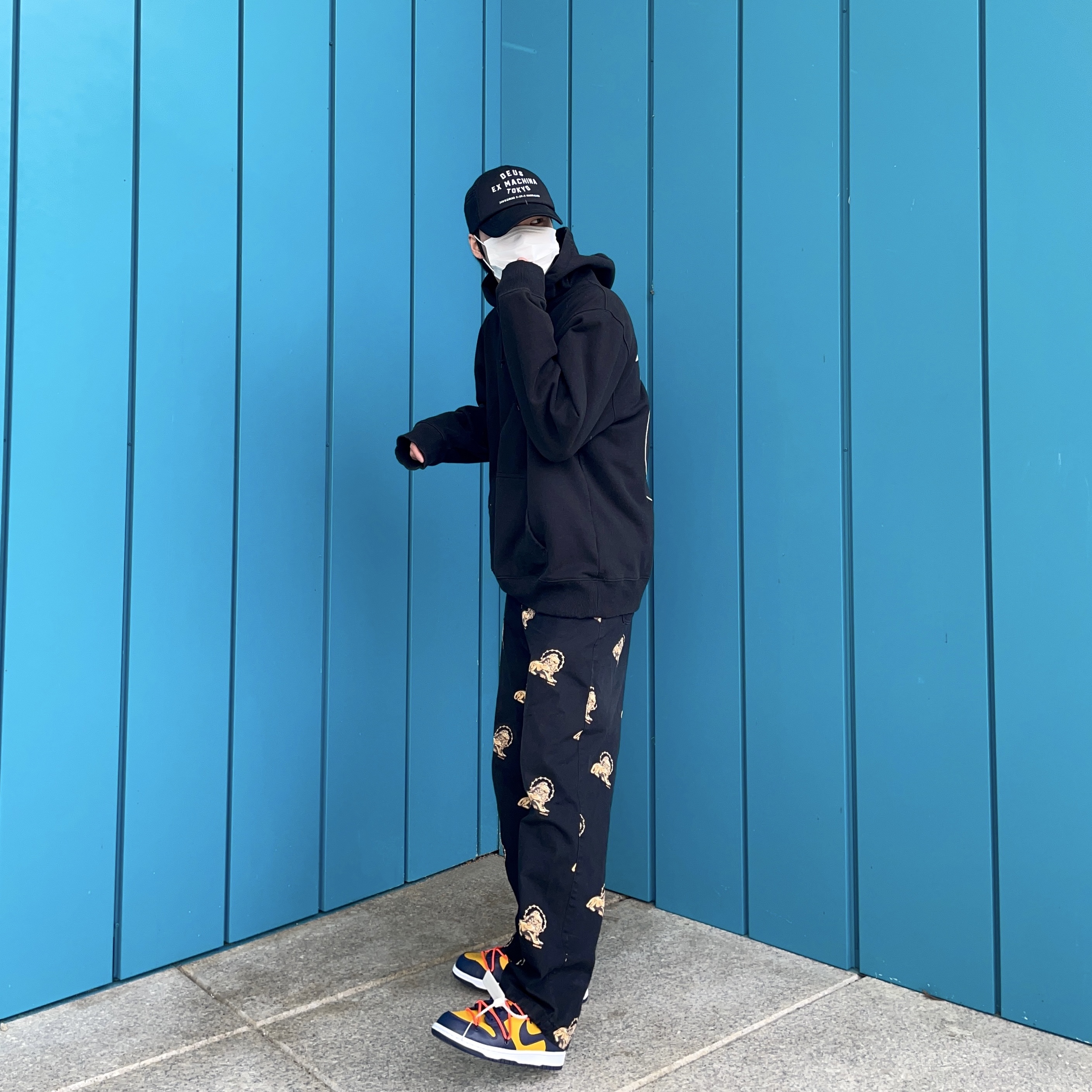 Nike x Off-White Dunk Low University Gold Midnight Navy, Stussy 8 Ball Hoodie Black - 21FW 착용 스타일