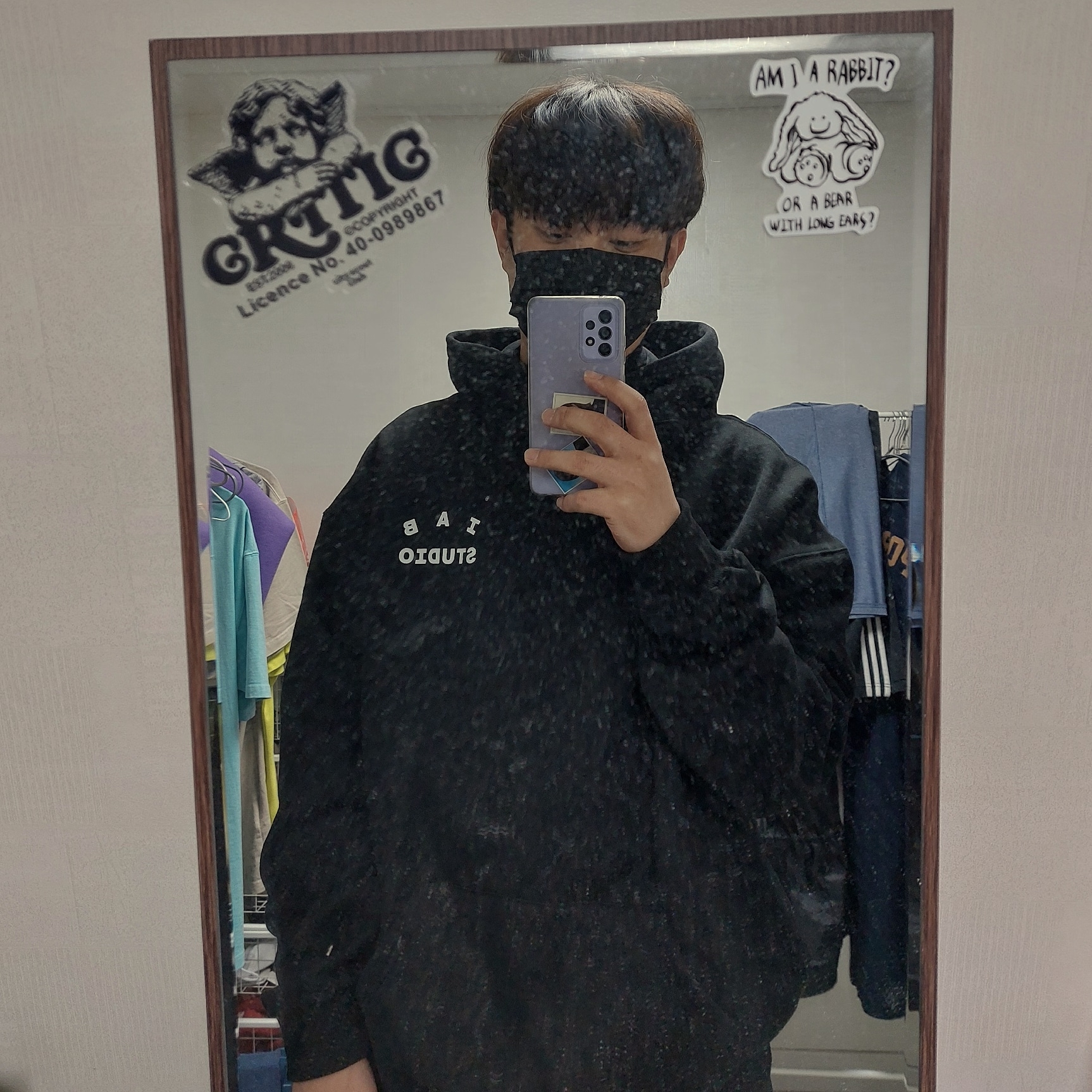 IAB Studio Hoodie Black White 착용 스타일
