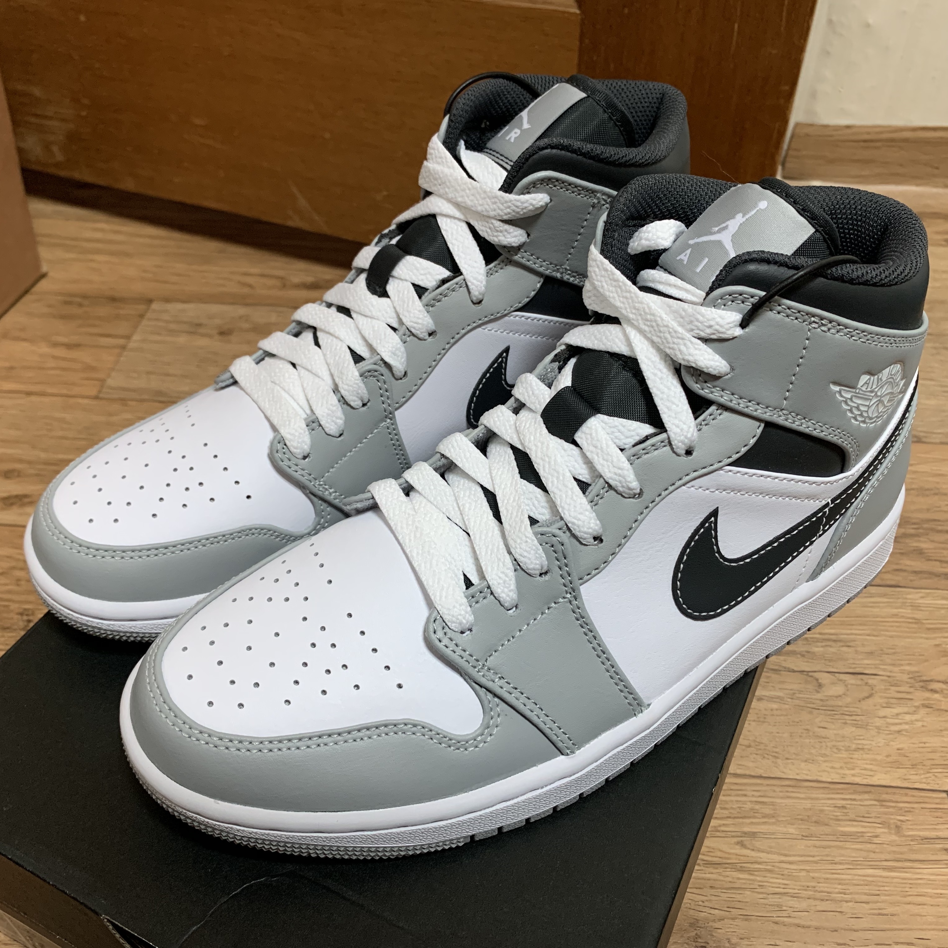 Jordan 1 Mid Light Smoke Grey Anthracite 착용 스타일