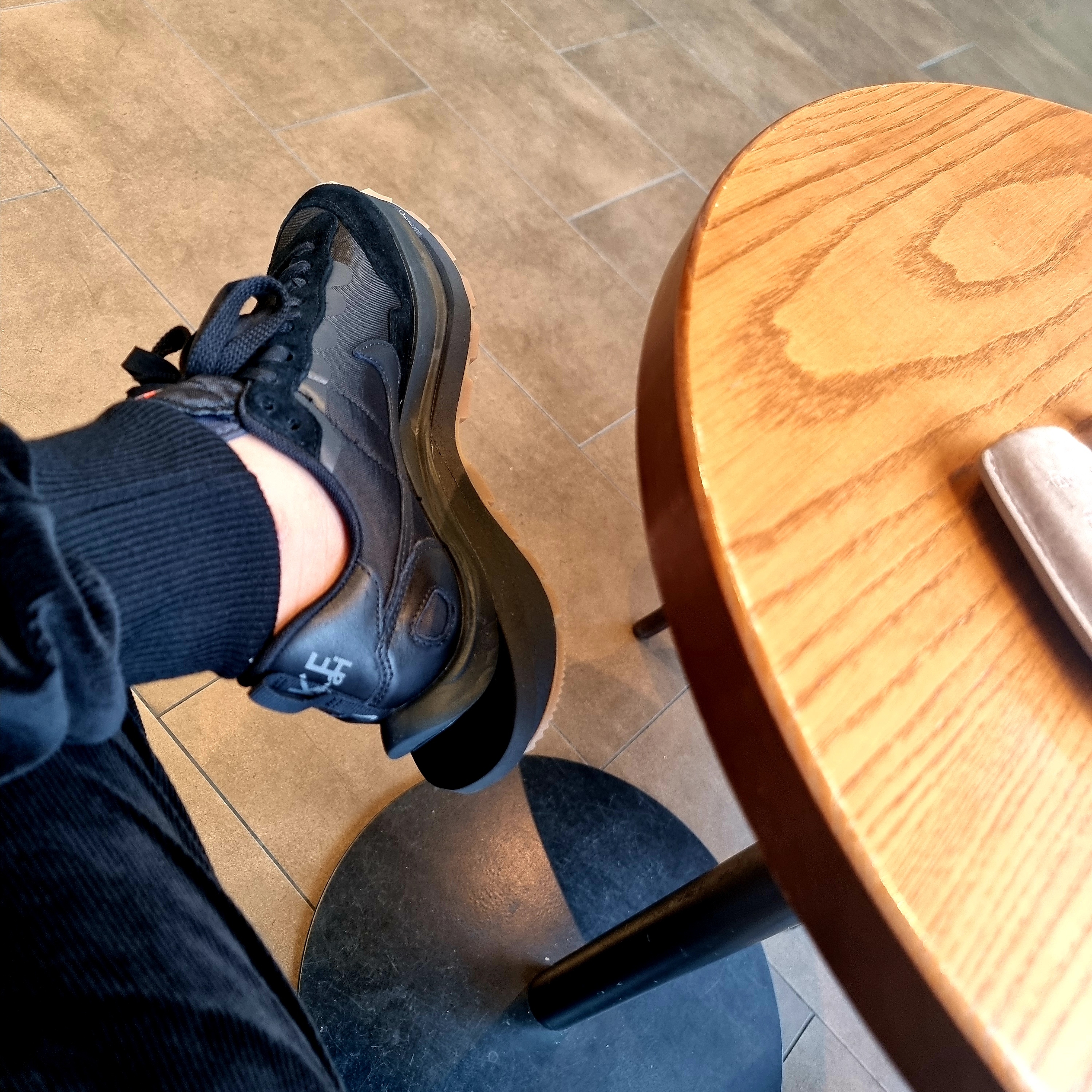 Nike x Sacai VaporWaffle Black and Gum 착용 스타일