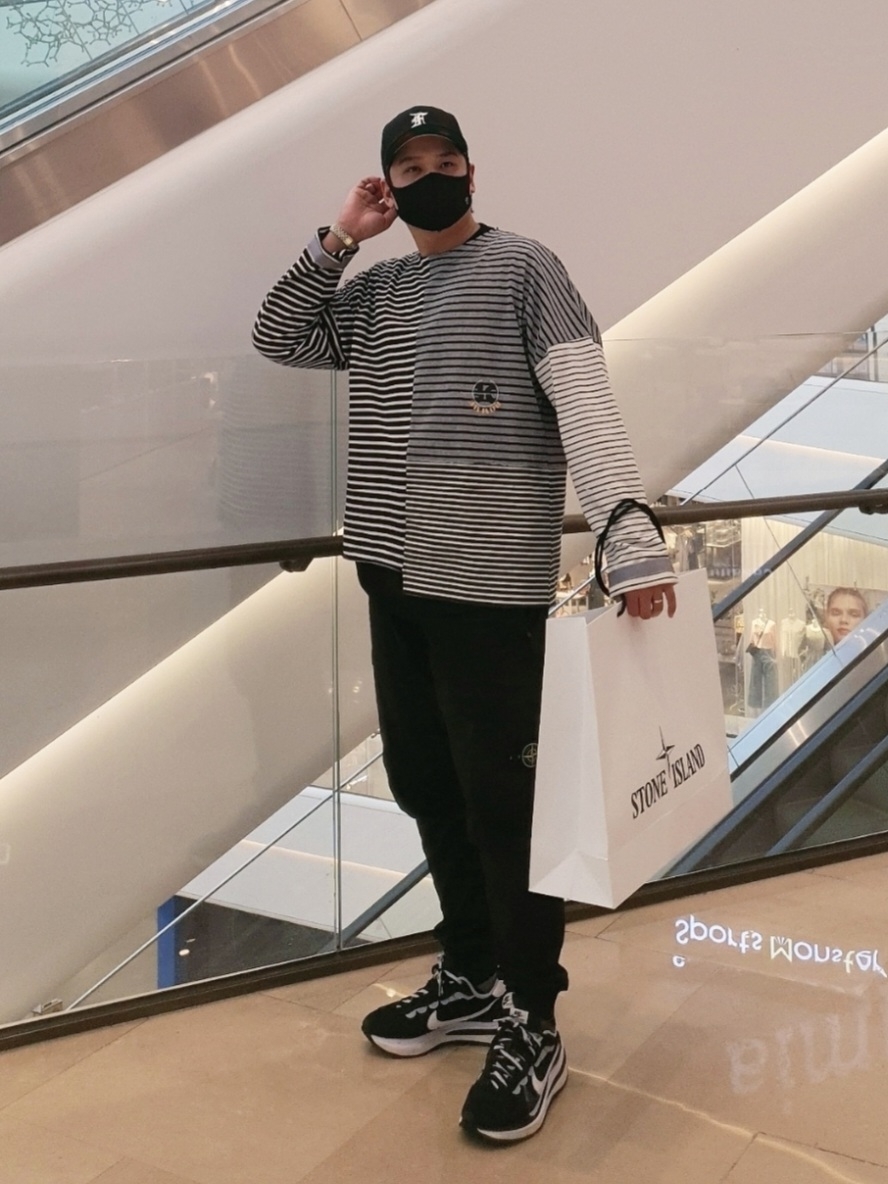 Nike x Sacai VaporWaffle Black White, Stone Island 31414 Cargo Pants Black - 20FW 착용 스타일 - 1