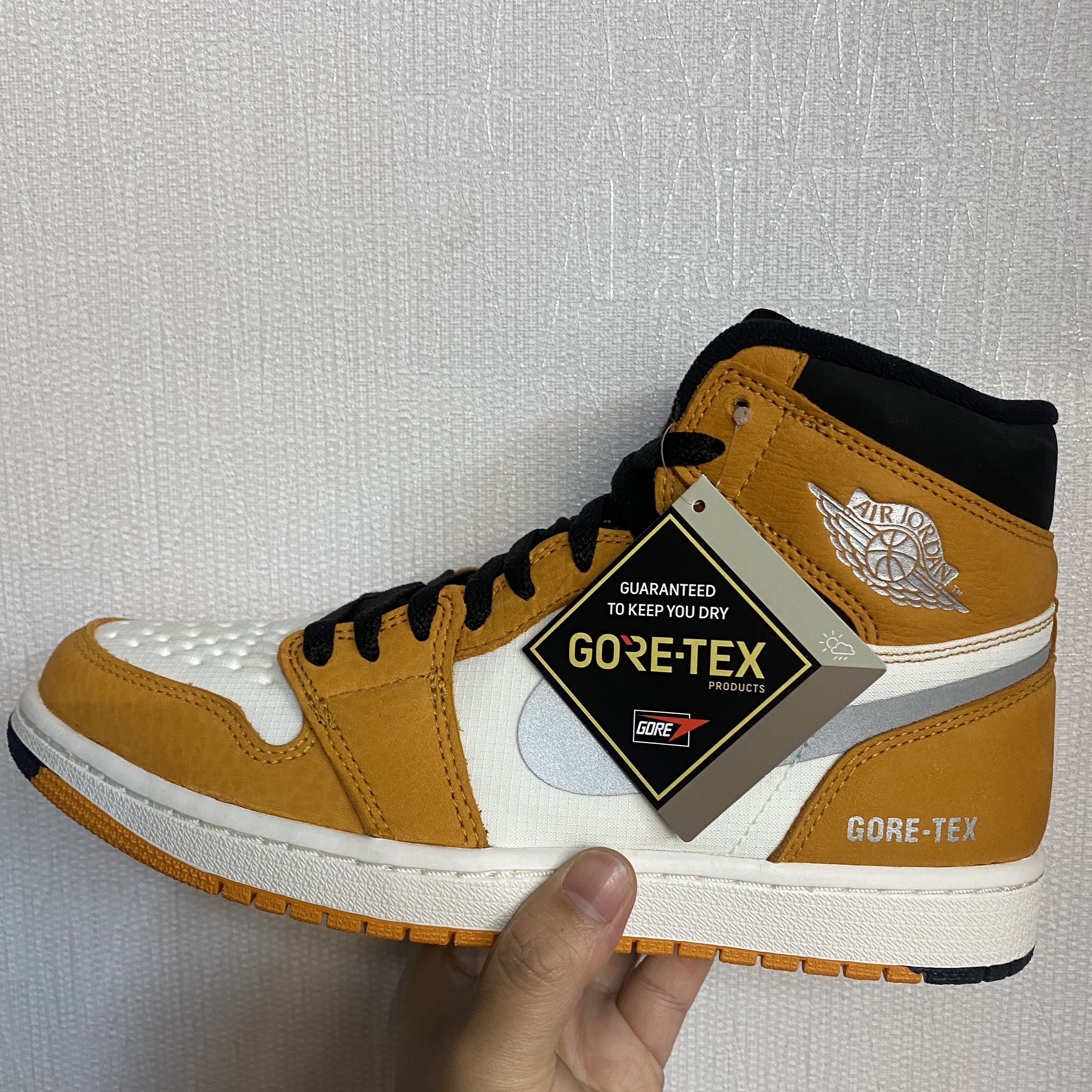 Jordan 1 Element Gore-Tex Light Curry 착용 스타일