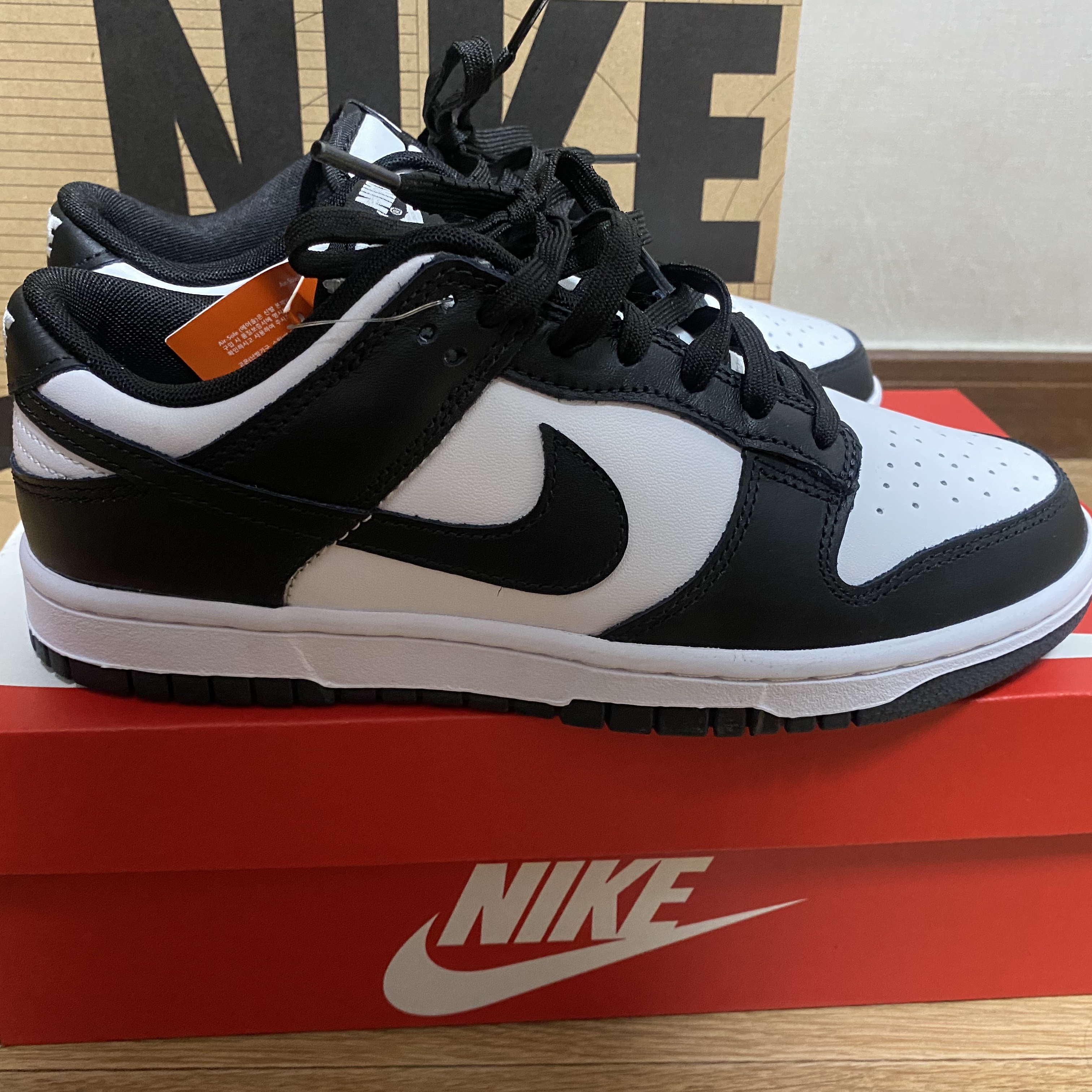 Nike Dunk Low Retro Black 착용 스타일
