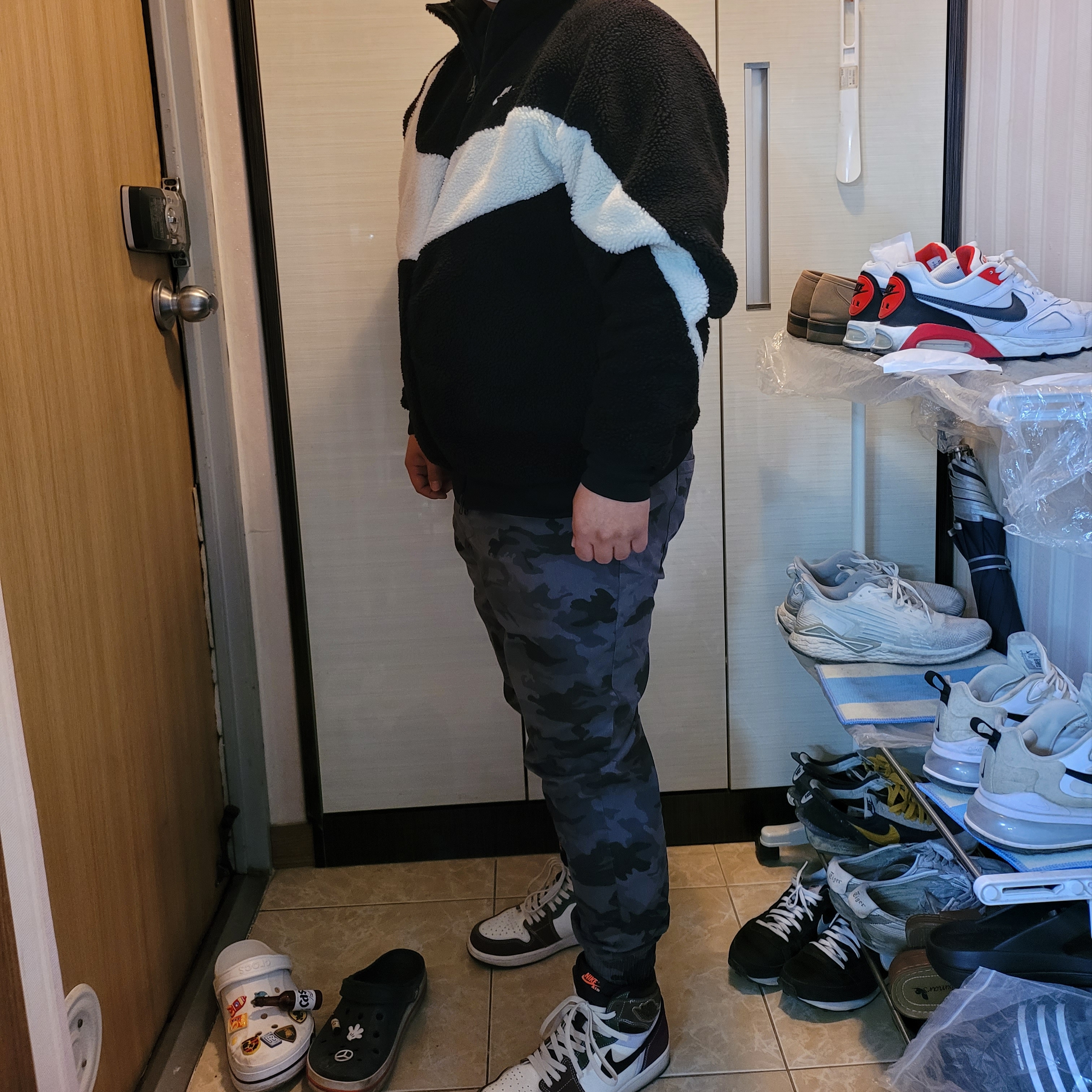 Nike NRG ACG Cuffed Beanie Black, Nike Big Swoosh Full Zip Jacket Black Sail 착용 스타일