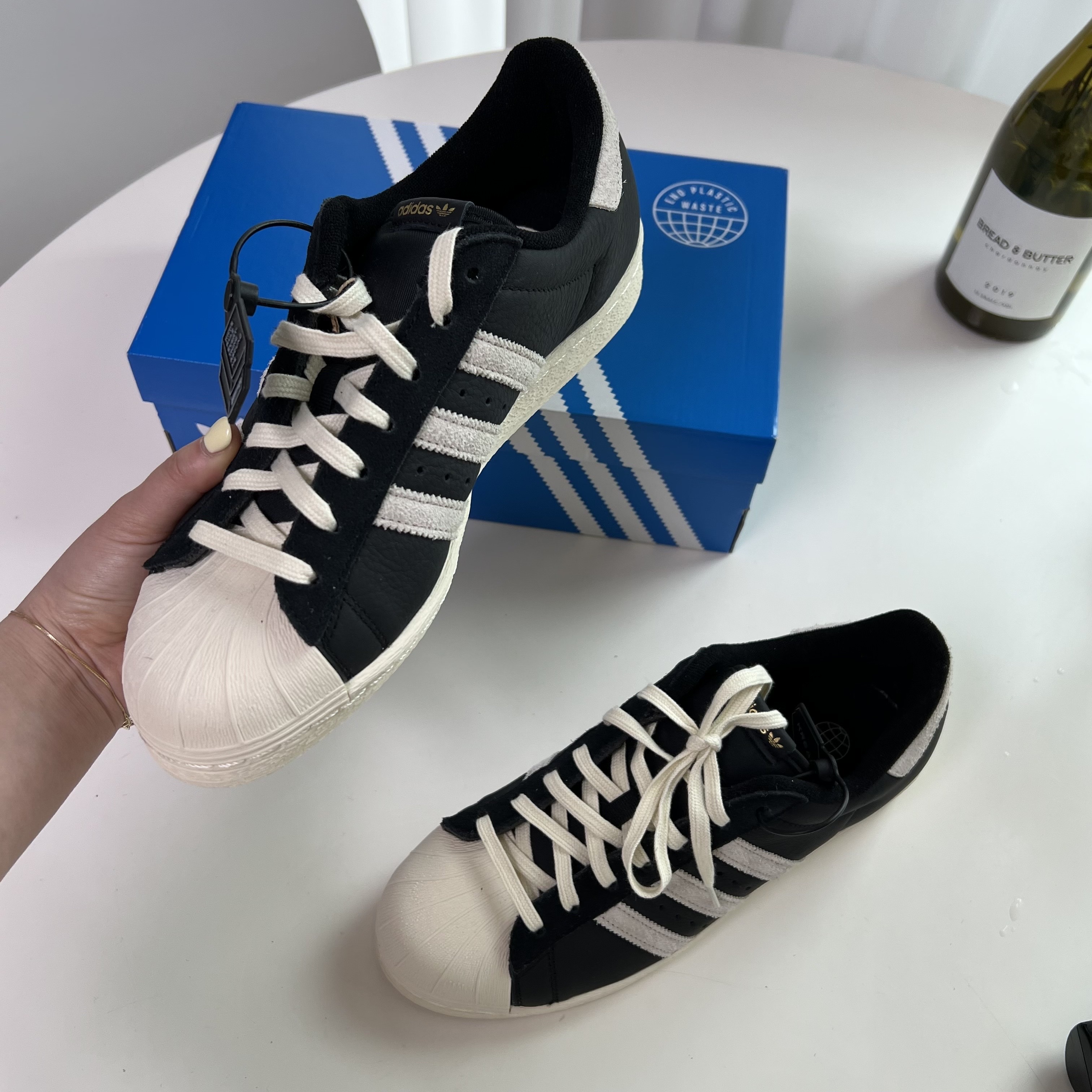 Adidas Superstar 82 Black White 착용 스타일 - 3