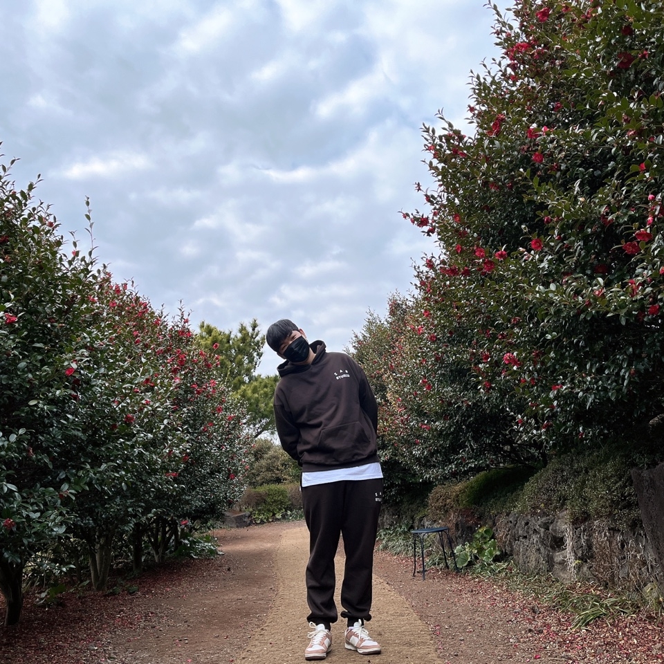 IAB Studio Sweatpants Brown, IAB Studio Hoodie Brown 착용 스타일