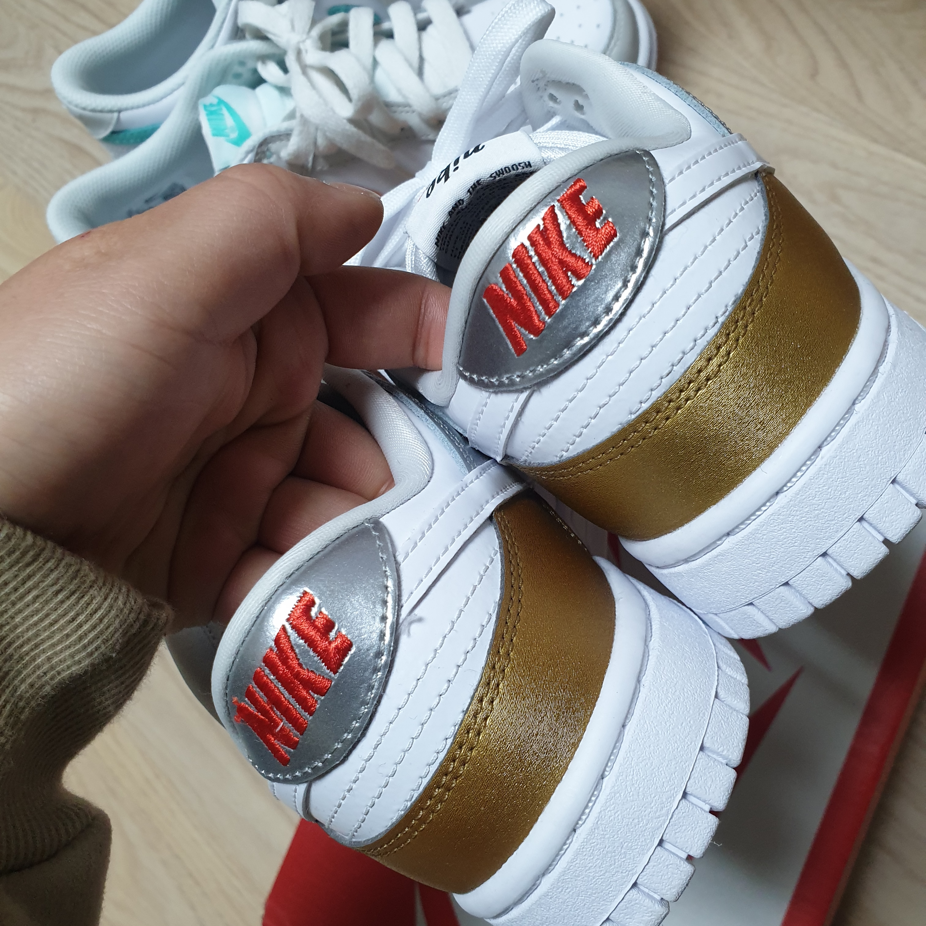 (W) Nike Dunk Low SE Heirloom 착용 스타일 - 2