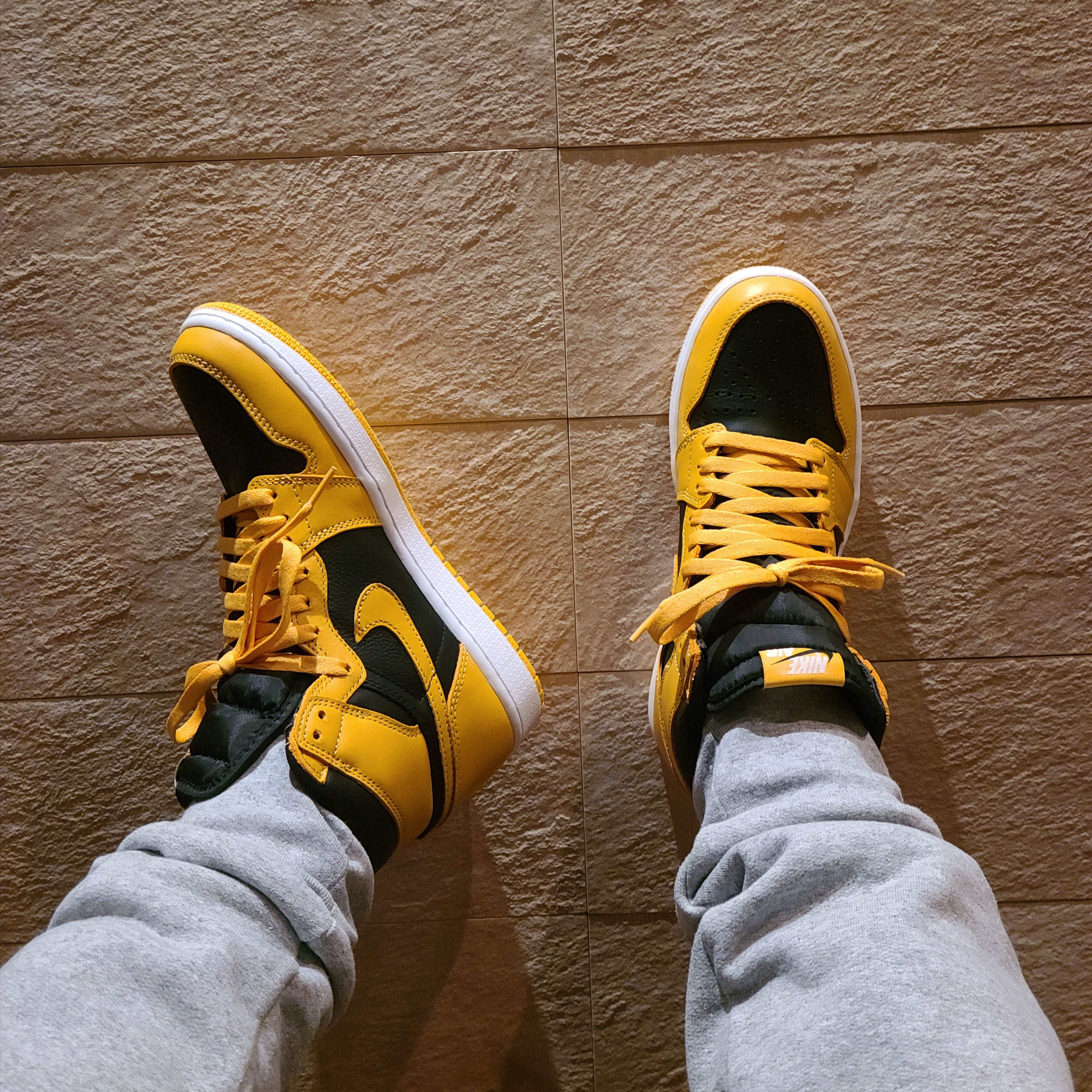Jordan 1 Retro High OG Pollen 착용 스타일