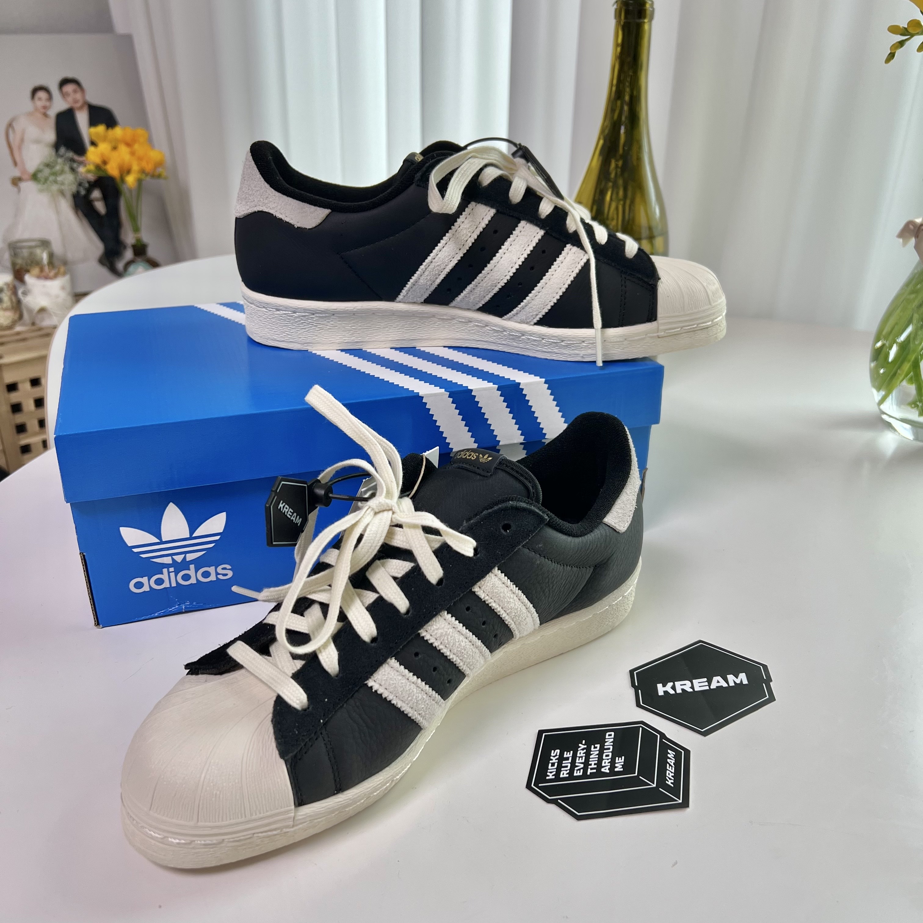 Adidas Superstar 82 Black White 착용 스타일 - 2