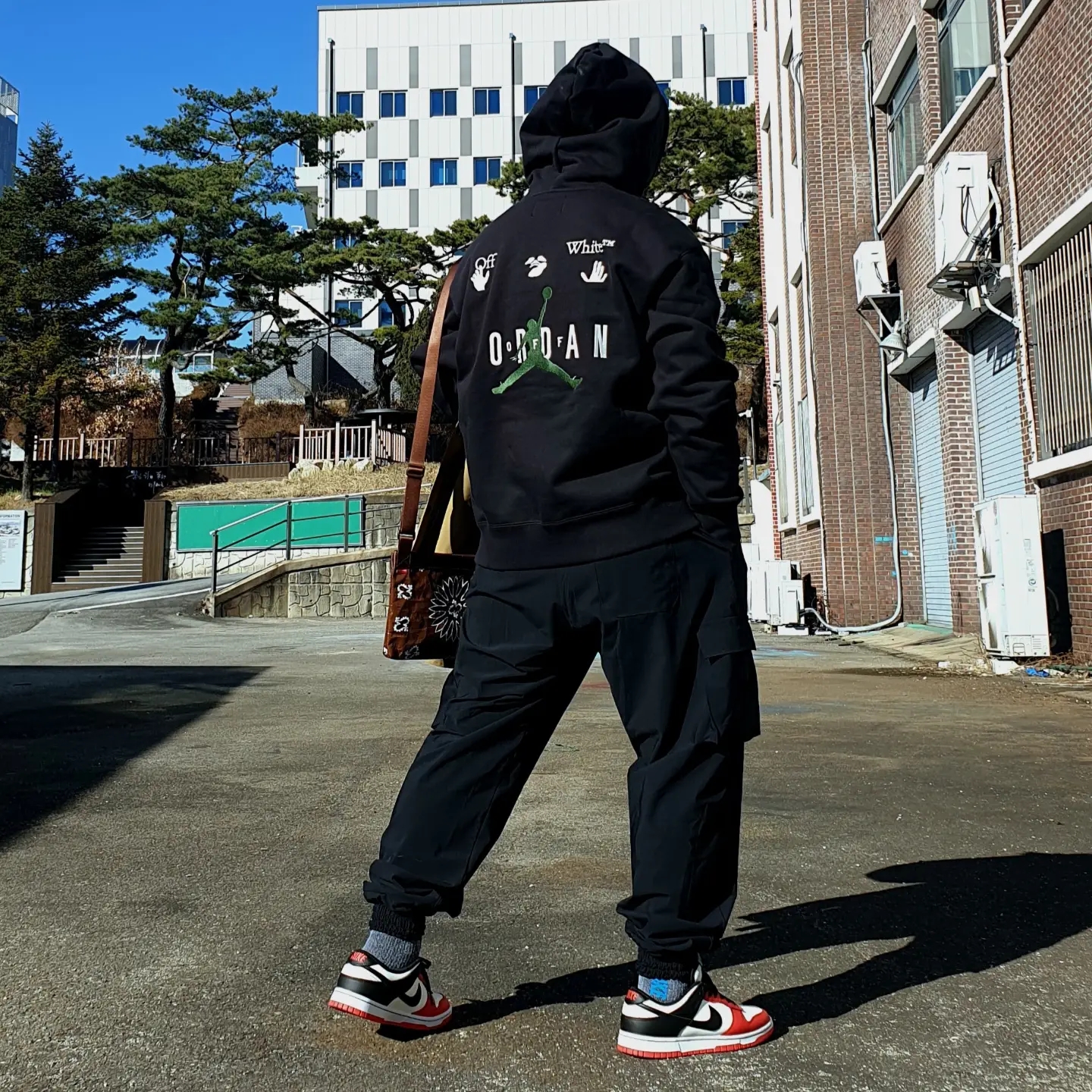 Supreme x The North Face Cargo Jacket Gold - 20SS, Supreme Bandana Tarp Side Bag Brown - 21SS 착용 스타일 - 2
