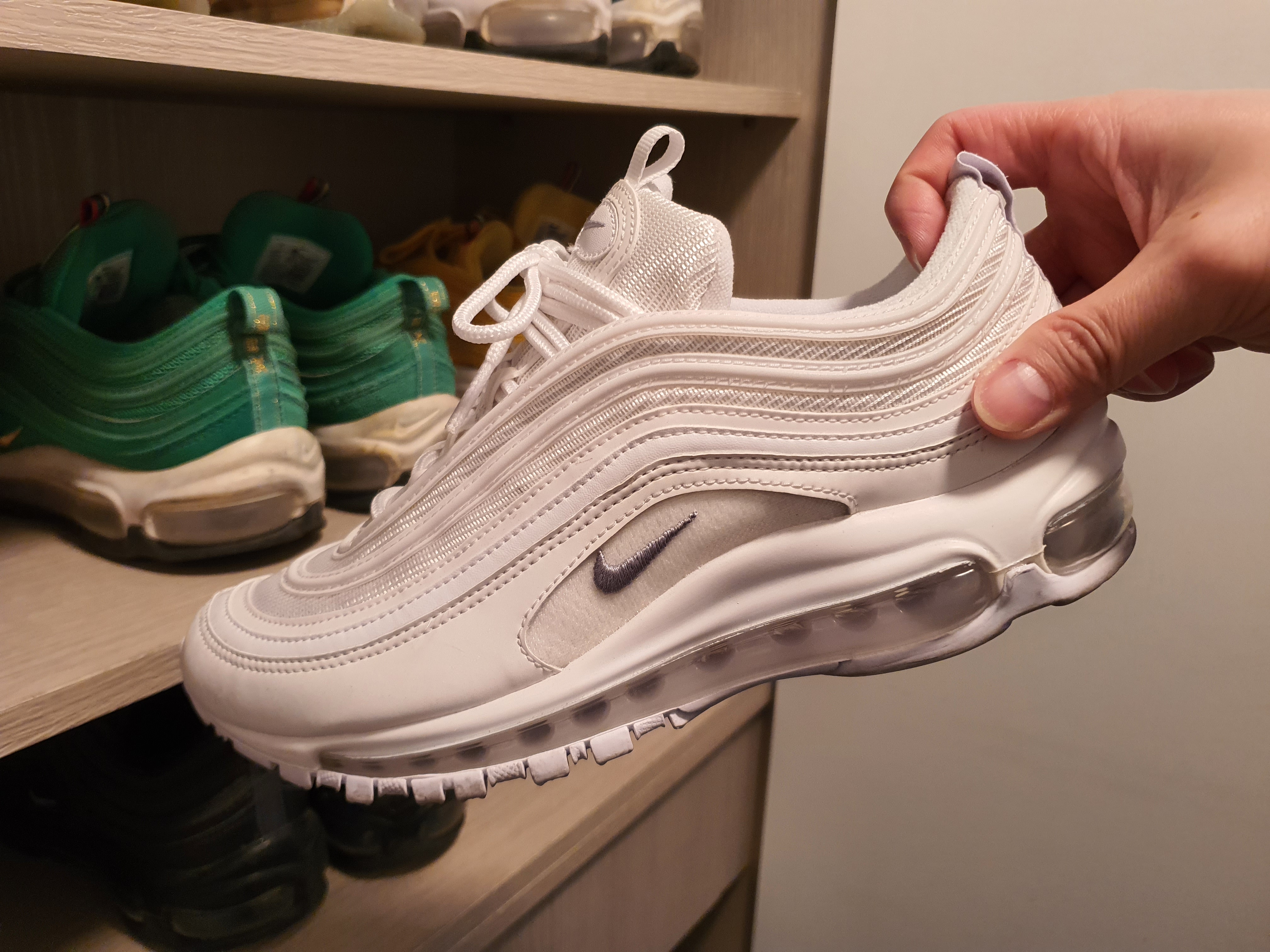 (W) Nike Air Max 97 Black Anthracite, Nike Air Max 97 Triple White Wolf Grey 착용 스타일 - 3