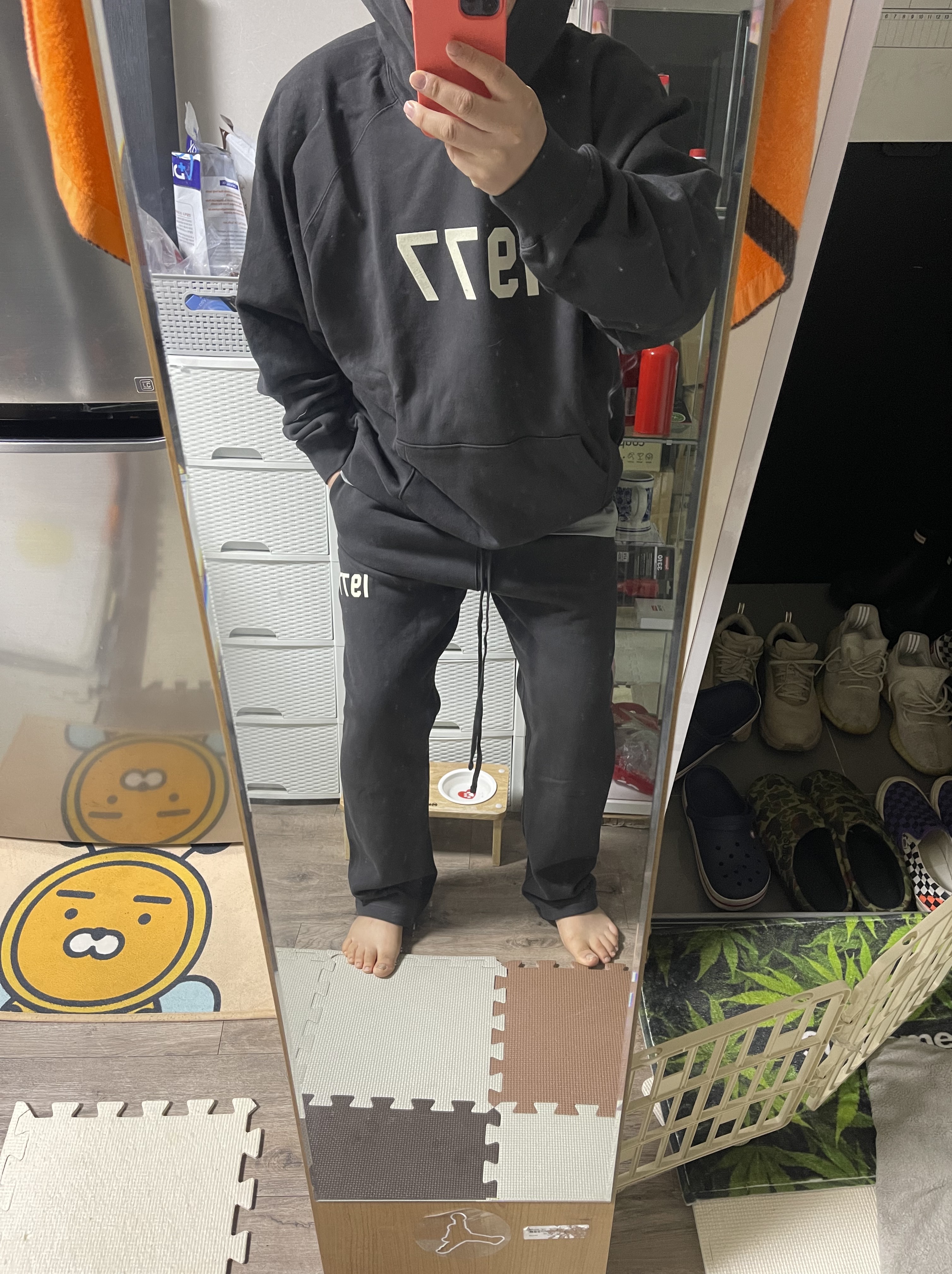 Essentials 1977 Hoodie Iron - 22SS, Essentials 1977 Relaxed Sweatpants Iron - 22SS 착용 스타일