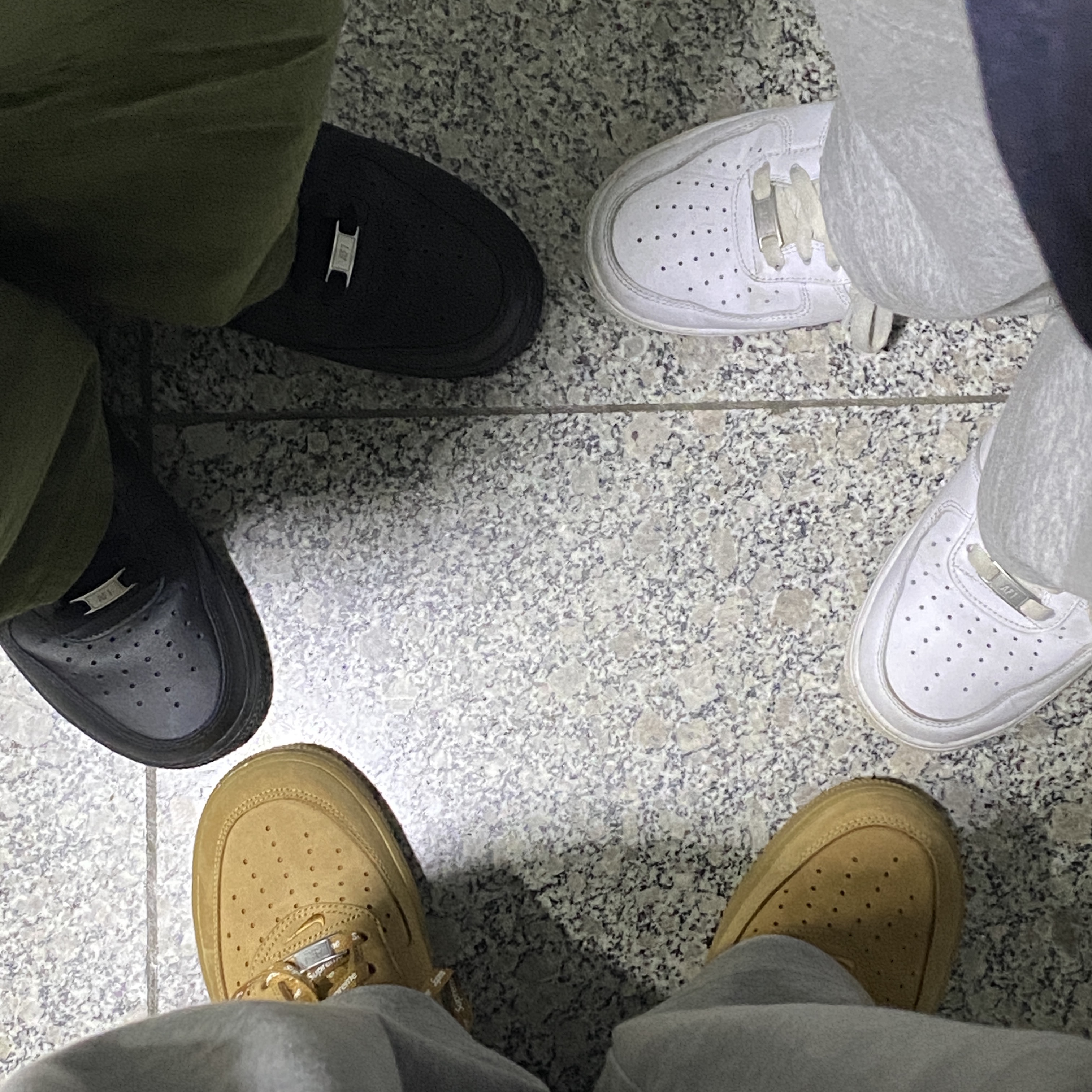 Nike Air Force 1 '07 Low White, Nike Air Force 1 '07 Low Triple Black 착용 스타일