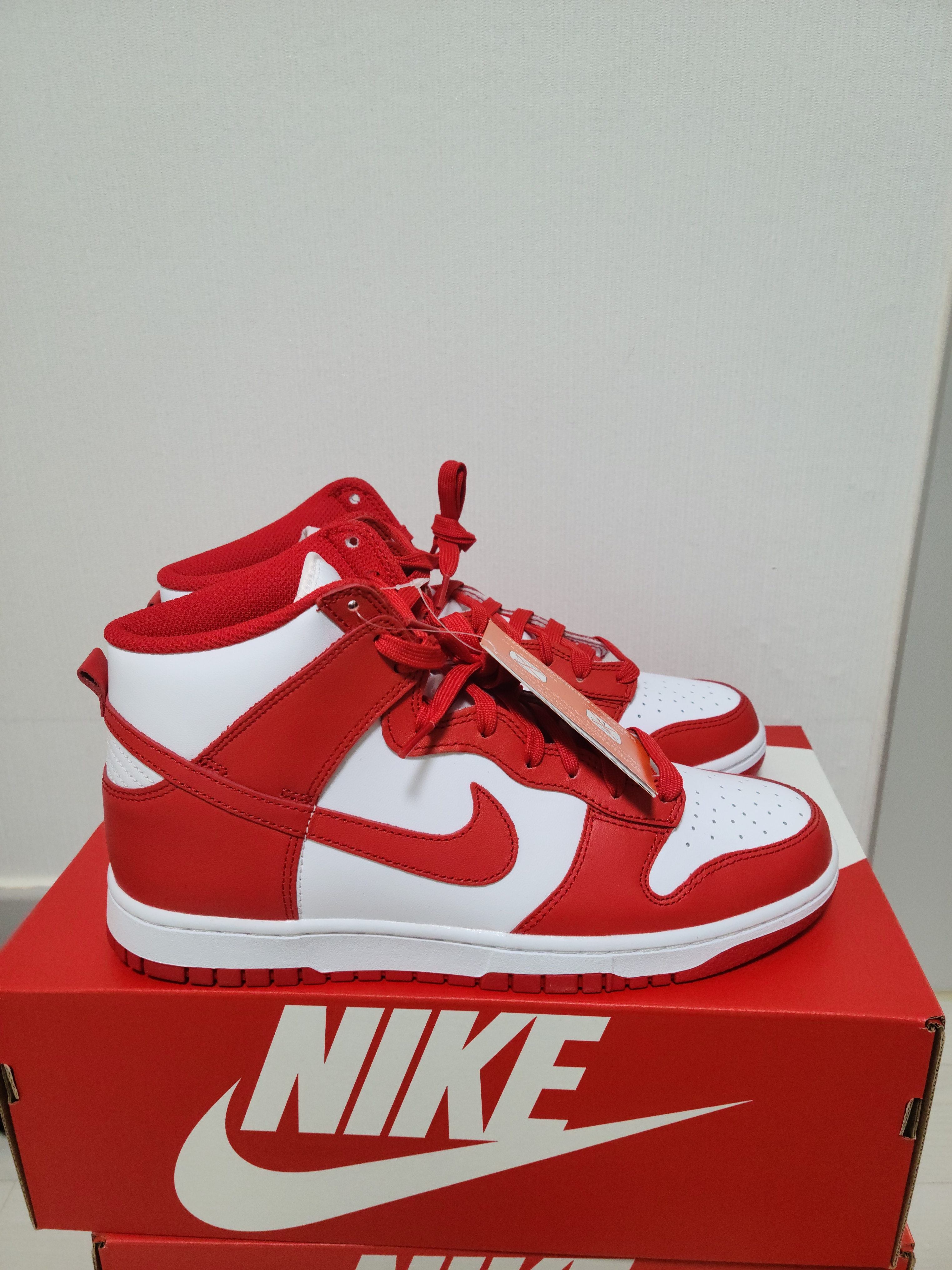 Nike Dunk High Retro Championship White and Red 착용 스타일