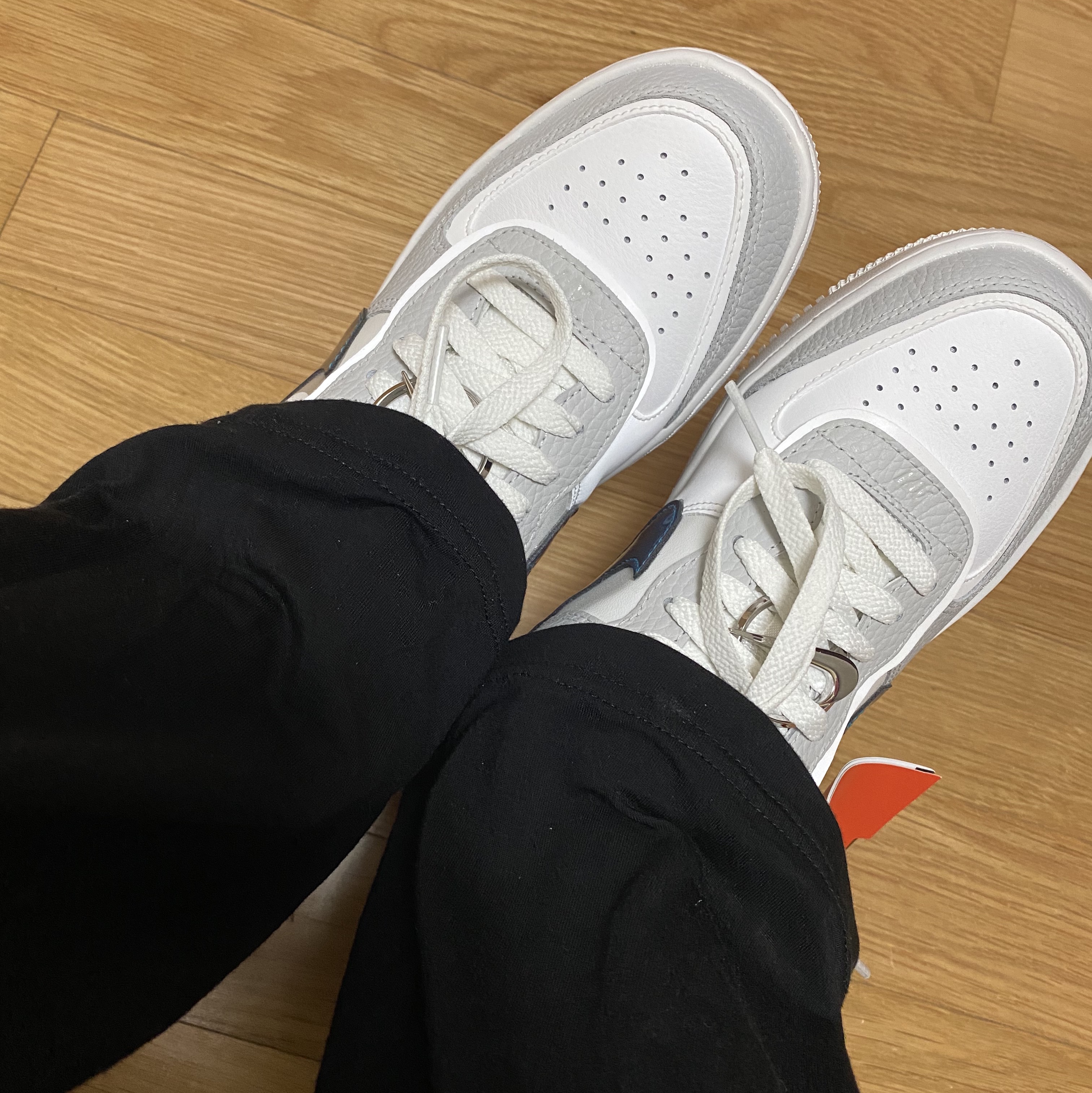 (W) Nike Air Force 1 Shadow Grey Fog Bright Spruce 착용 스타일 - 2
