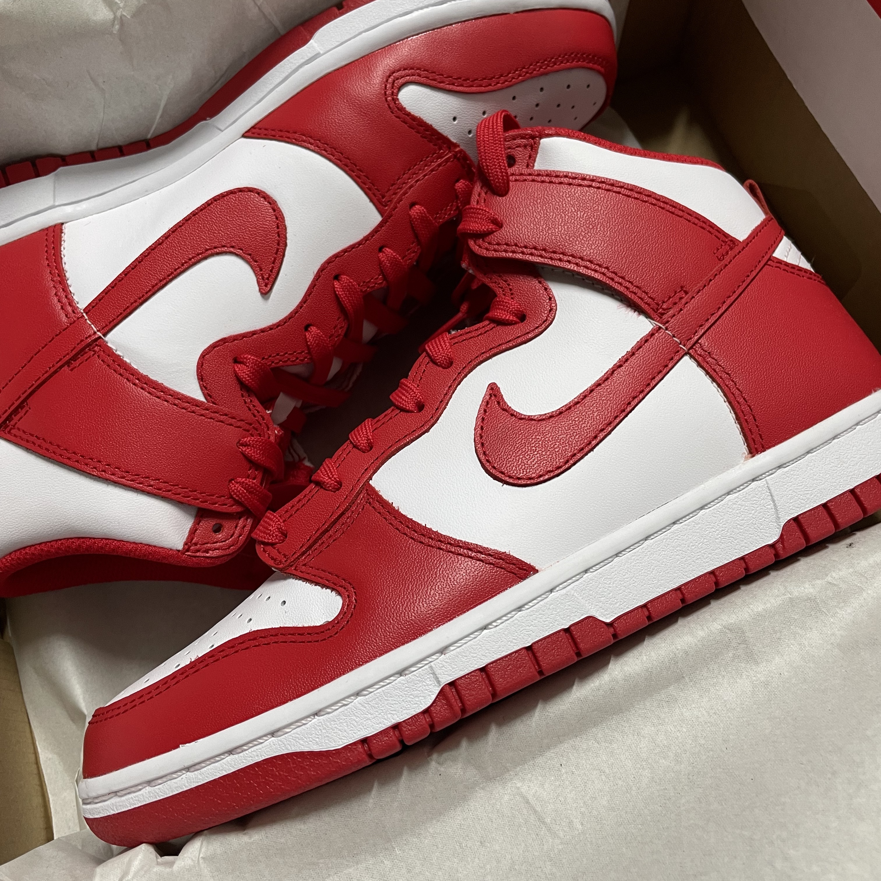 Nike Dunk High Retro Championship White and Red 착용 스타일