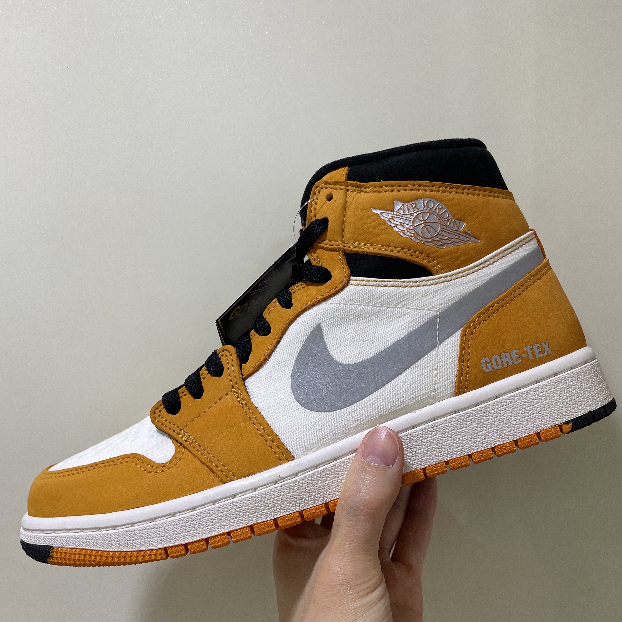 Jordan 1 Element Gore-Tex Light Curry 착용 스타일 - 1
