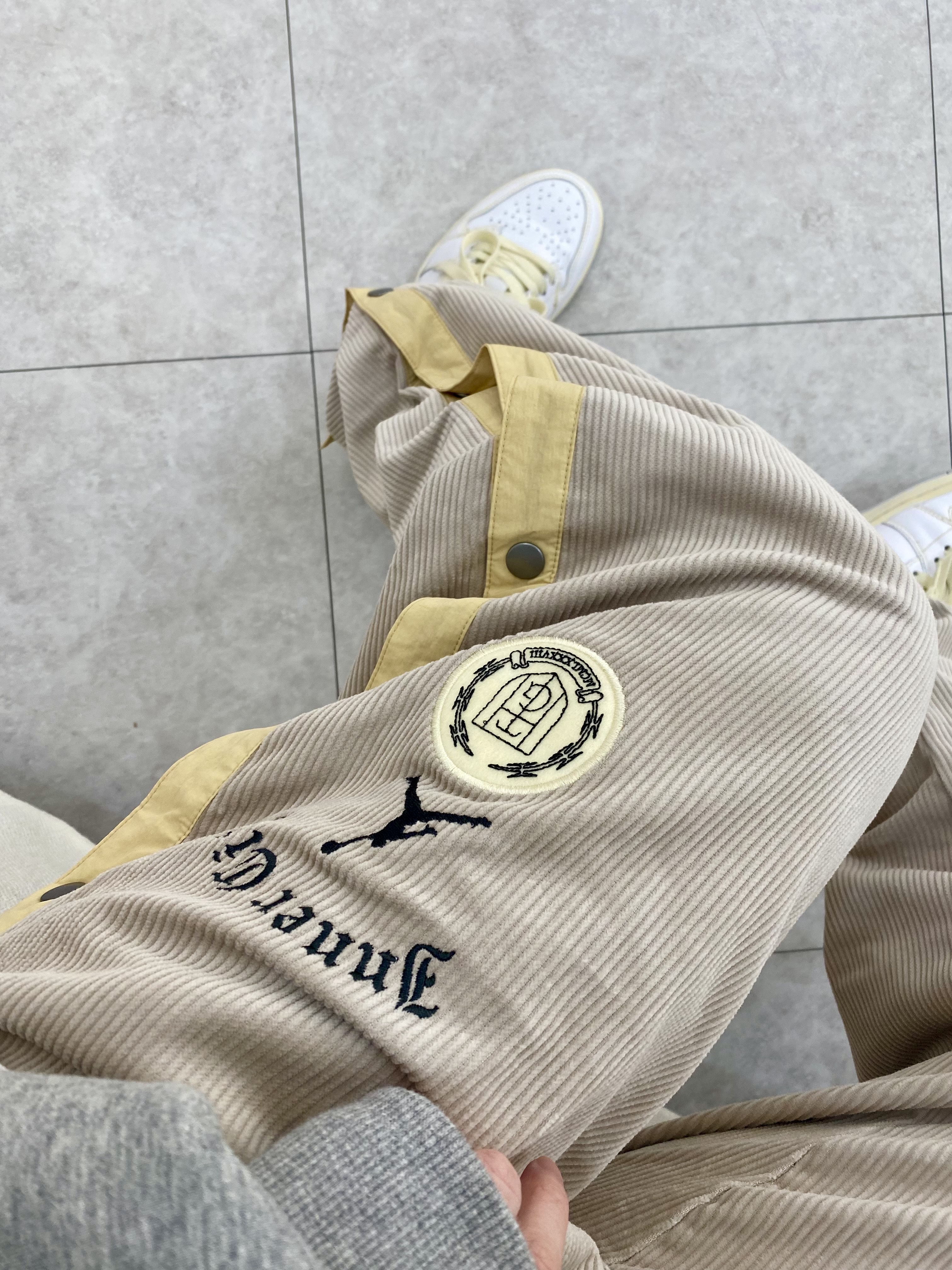 Jordan x Russell Westbrook Honor the Gift Pants - Asia, (W) Jordan 1 Low OG Neutral Grey 착용 스타일 - 2
