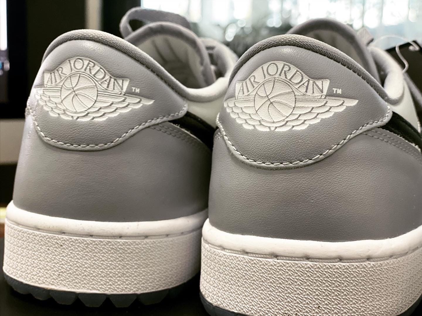 Jordan 1 Low Golf Wolf Grey 착용 스타일 - 2