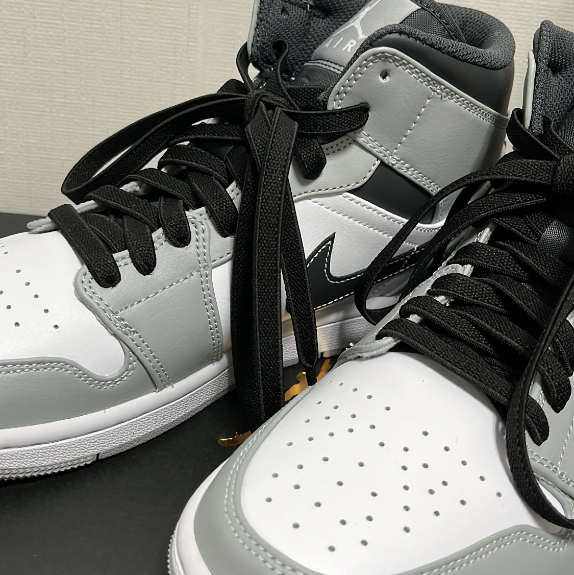 Jordan 1 Mid Light Smoke Grey Anthracite 착용 스타일 - 2