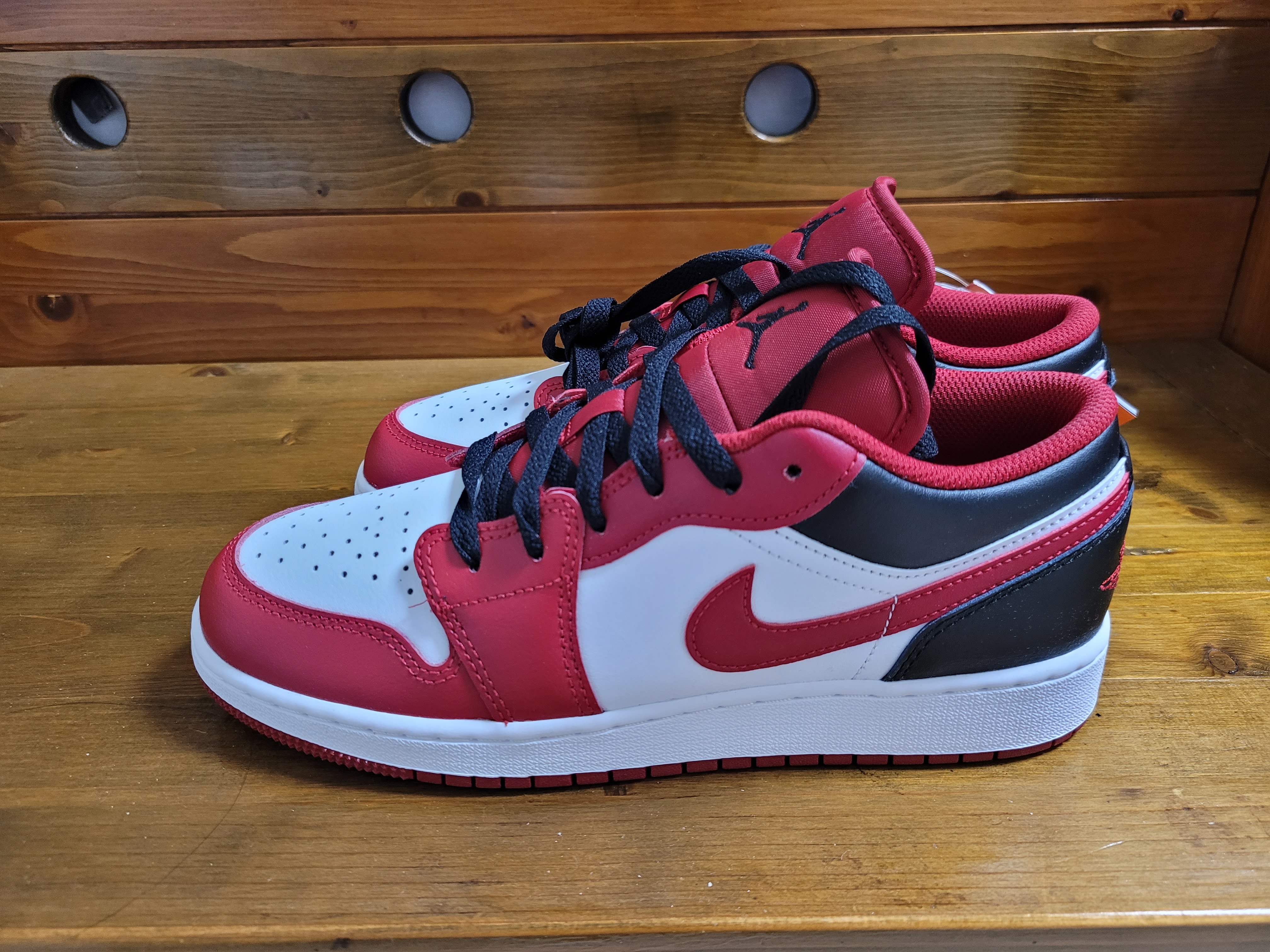 (GS) Jordan 1 Low White Gym Red Black 착용 스타일 - 2