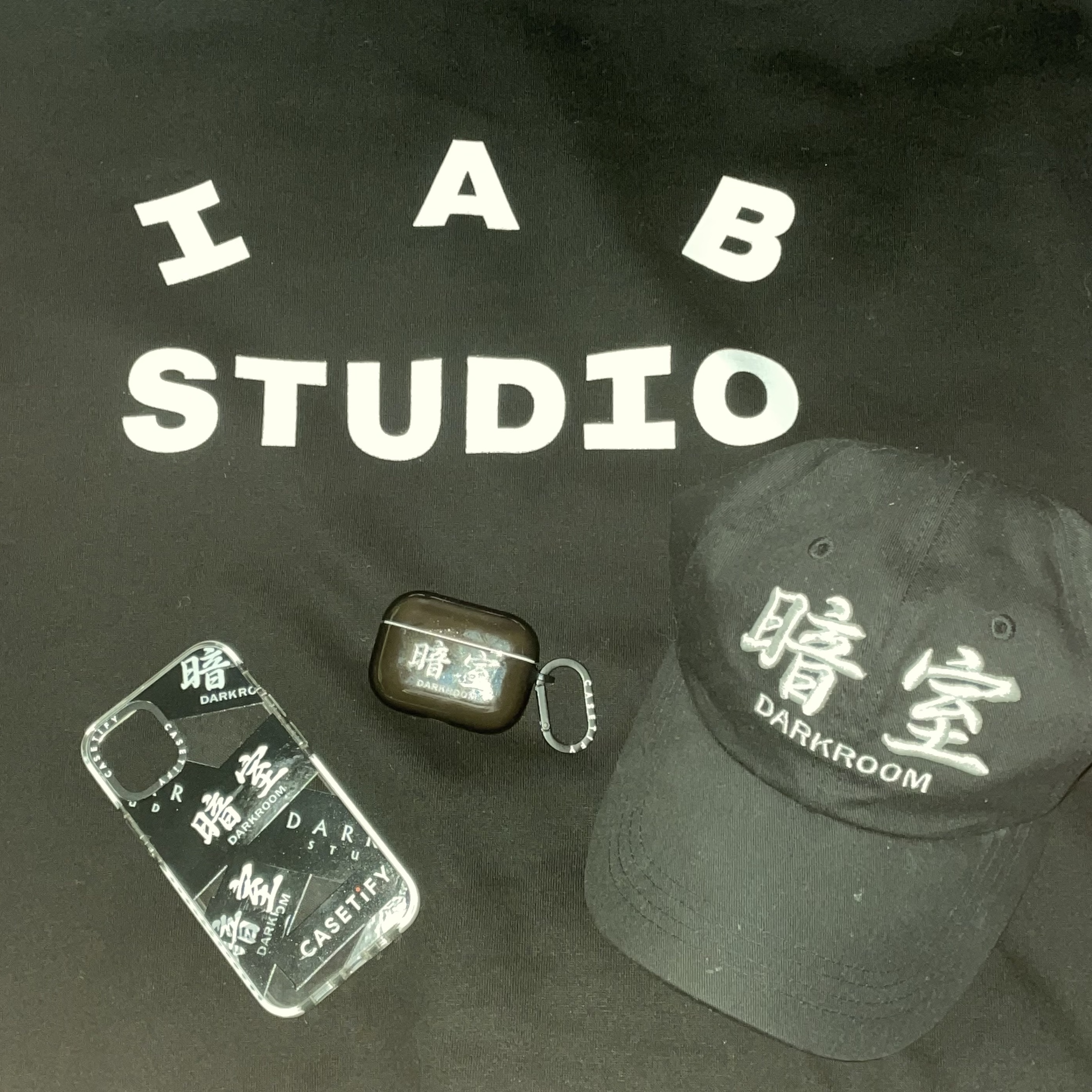 IAB Studio Hoodie Black White, Darkr8m Studio White Logo Cap 착용 스타일