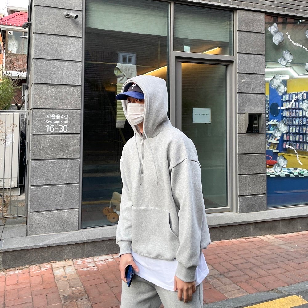 Jordan 1 Low Hyper Royal 착용 스타일 - 3